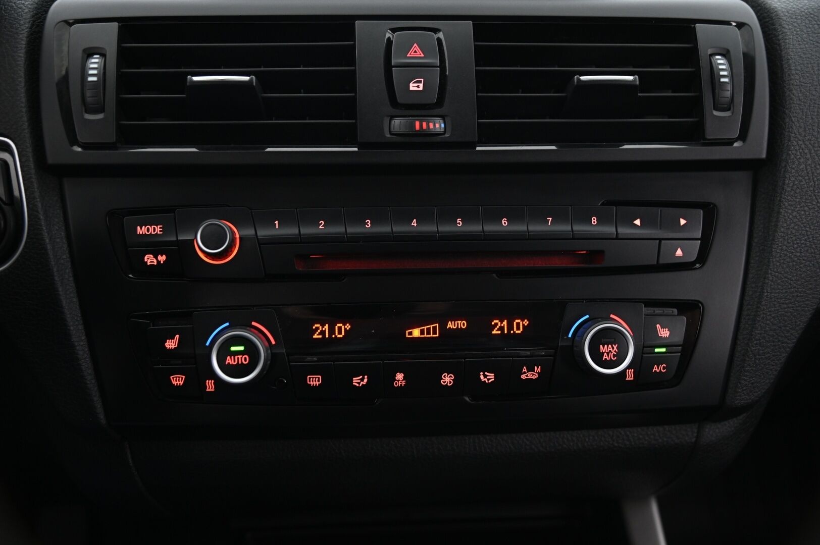 BMW 116 2014 F20 Hatchback 116i TwinPower Turbo A Business Automatic *Vakkari / Lohko / P*Tutka / Xenon* - *Uudet nastat / Juuri saapunut!* - HULLU BLACKWEEK KORKOTARJOUS 2,49%