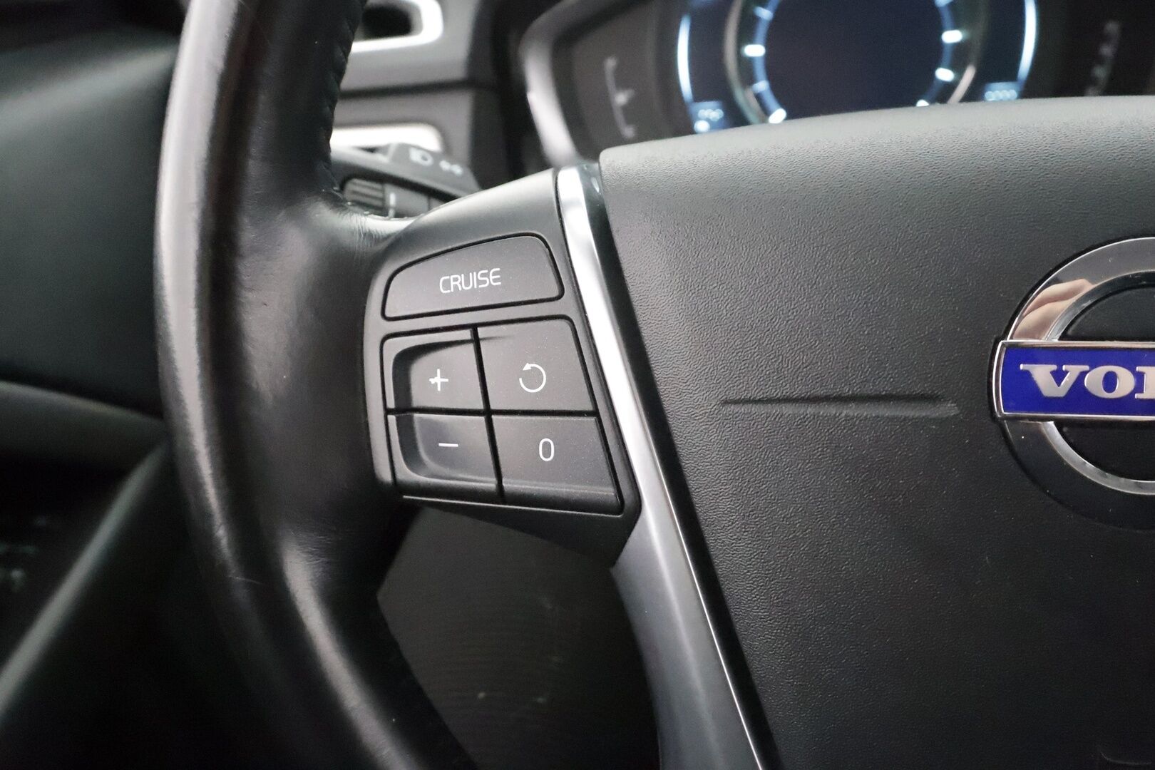 Volvo V70 2014 D4 AWD Business Edition aut * Vakkari / Koukku / Webasto / Puolinahat * - Merkkihuollettu / Suomi-auto / Kahdet renkaat