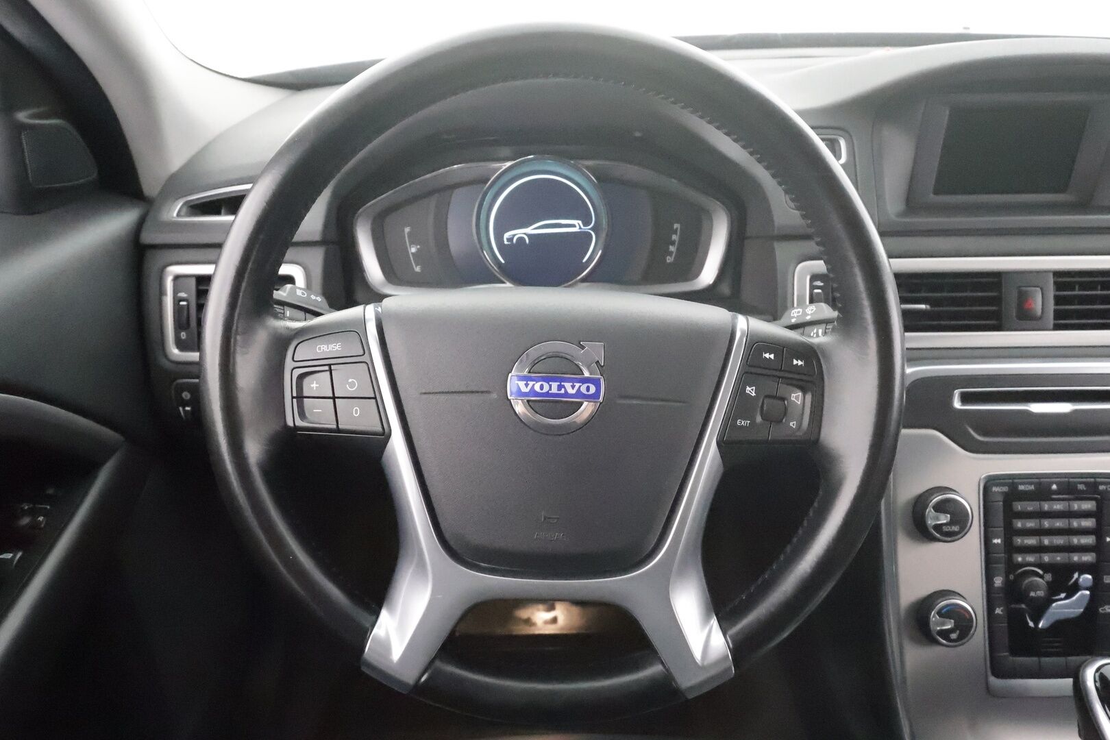 Volvo V70 2014 D4 AWD Business Edition aut * Vakkari / Koukku / Webasto / Puolinahat * - Merkkihuollettu / Suomi-auto / Kahdet renkaat