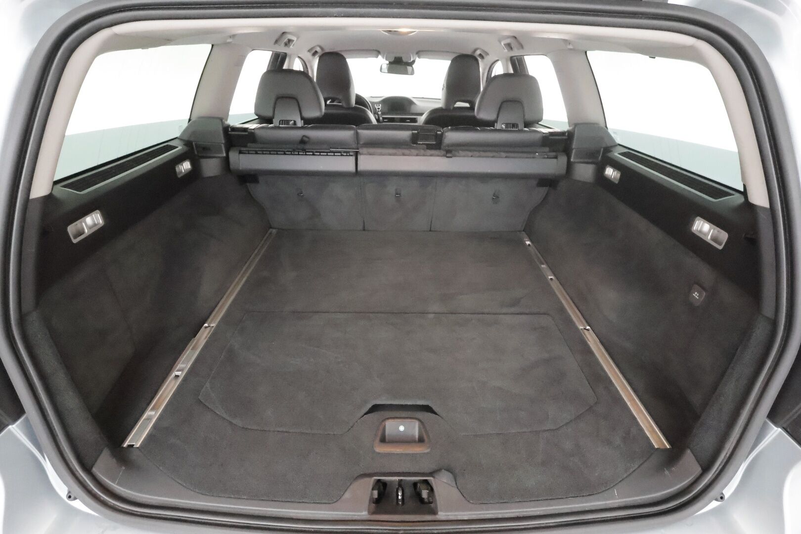 Volvo V70 2014 D4 AWD Business Edition aut * Vakkari / Koukku / Webasto / Puolinahat * - Merkkihuollettu / Suomi-auto / Kahdet renkaat