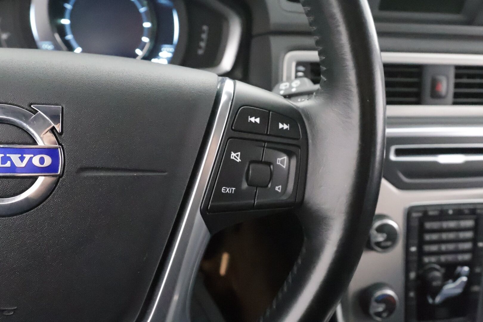 Volvo V70 2014 D4 AWD Business Edition aut * Vakkari / Koukku / Webasto / Puolinahat * - Merkkihuollettu / Suomi-auto / Kahdet renkaat