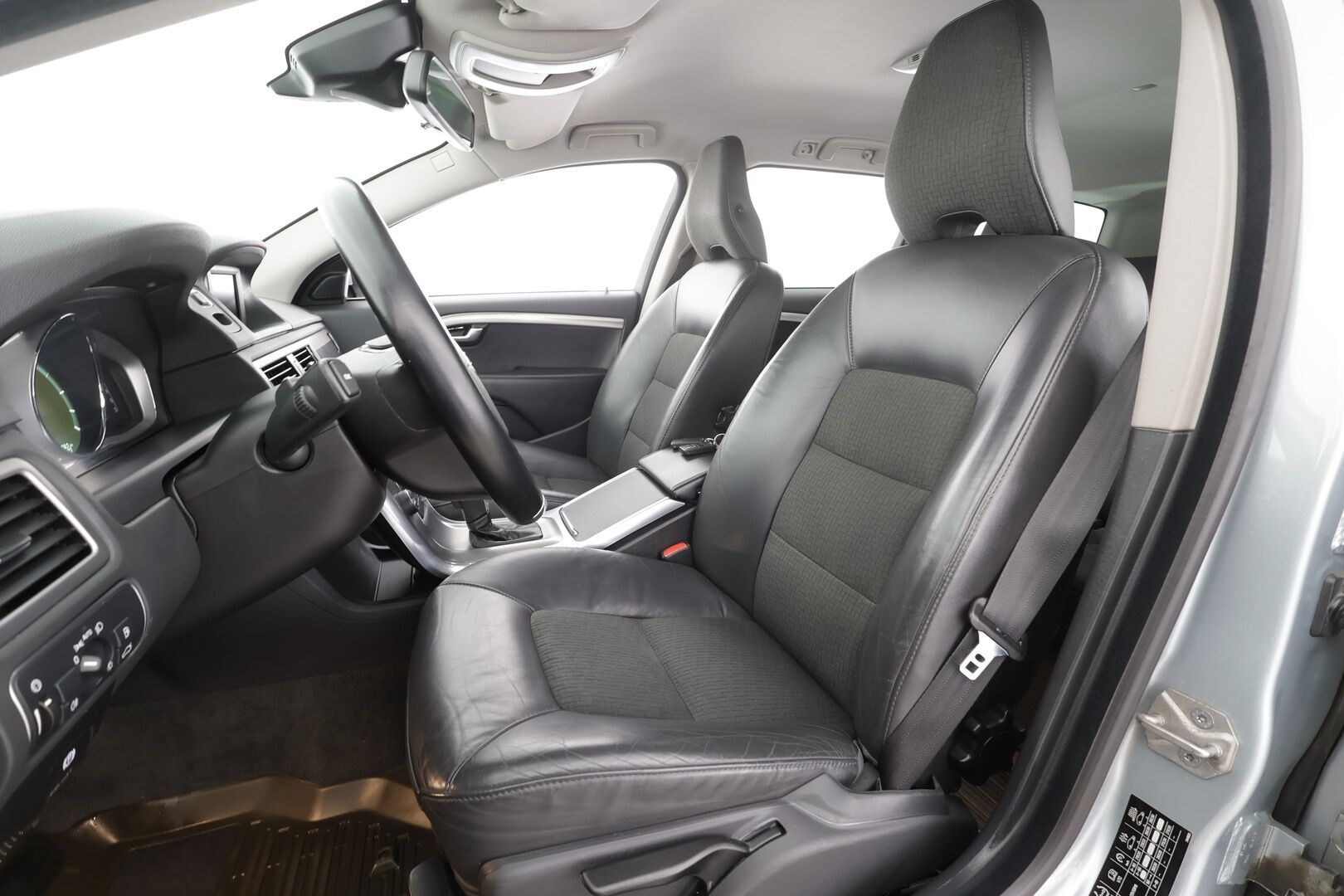 Volvo V70 2014 D4 AWD Business Edition aut * Vakkari / Koukku / Webasto / Puolinahat * - Merkkihuollettu / Suomi-auto / Kahdet renkaat