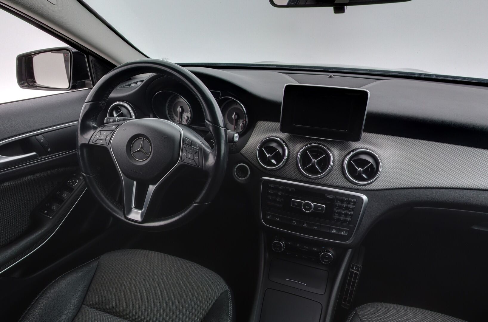 Mercedes-Benz GLA 2015 220 CDI 4Matic A Premium Business */ Suomi-auto / P.kamera / Koukku / Puolinahat / Lohkolämmitin / 2x renkaat /* - Suomi-auto / Ilmainen kotiintoimitus / 2x renkaat & vanteet - HULLU BLACKWEEK KORKOTARJOUS 2,49%