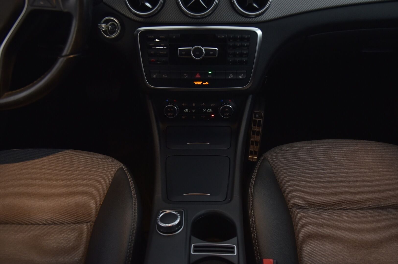 Mercedes-Benz GLA 2015 220 CDI 4Matic A Premium Business * P.kamera / P.koukku / Puolinahat / Lohkolämmitin * - * Suomi-auto / 2x Renkaat & vanteet *
