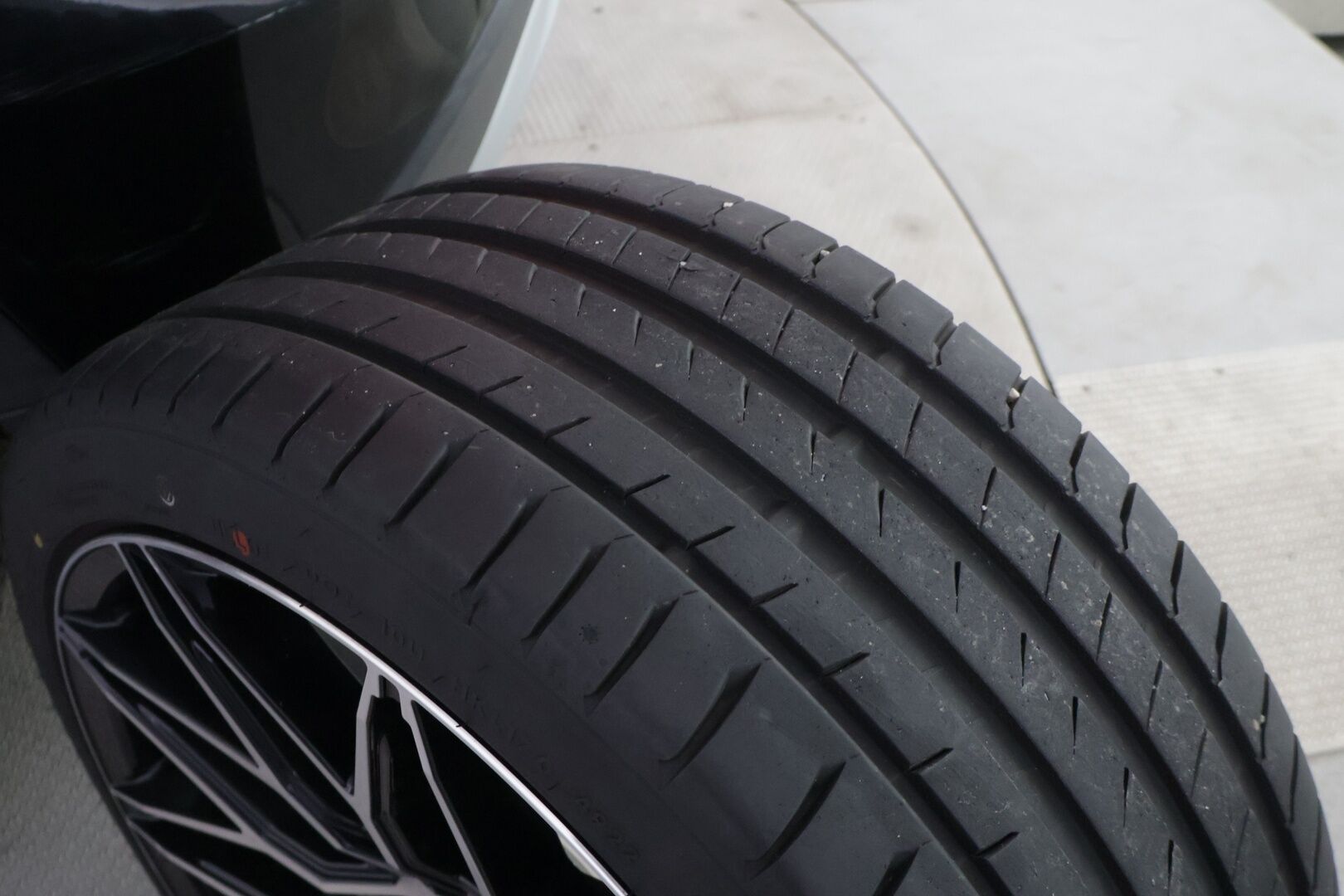 Mercedes-Benz GLA 2015 220 CDI 4Matic A Premium Business */ Suomi-auto / P.kamera / Koukku / Puolinahat / Lohkolämmitin / 2x renkaat /* - Suomi-auto / Ilmainen kotiintoimitus / 2x renkaat & vanteet - HULLUT JOULUT KORKOTARJOUS 2,49% 