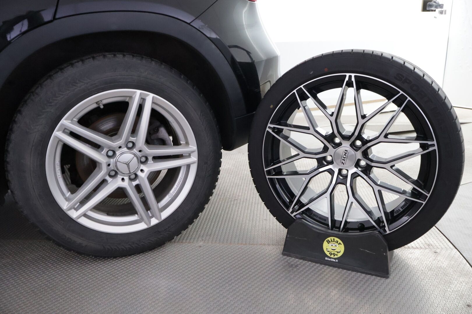 Mercedes-Benz GLA 2015 220 CDI 4Matic A Premium Business */ Suomi-auto / P.kamera / Koukku / Puolinahat / Lohkolämmitin / 2x renkaat /* - Suomi-auto / Ilmainen kotiintoimitus / 2x renkaat & vanteet - HULLUT BLACKWEEK JATKOT - KORKOTARJOUS 2,49%