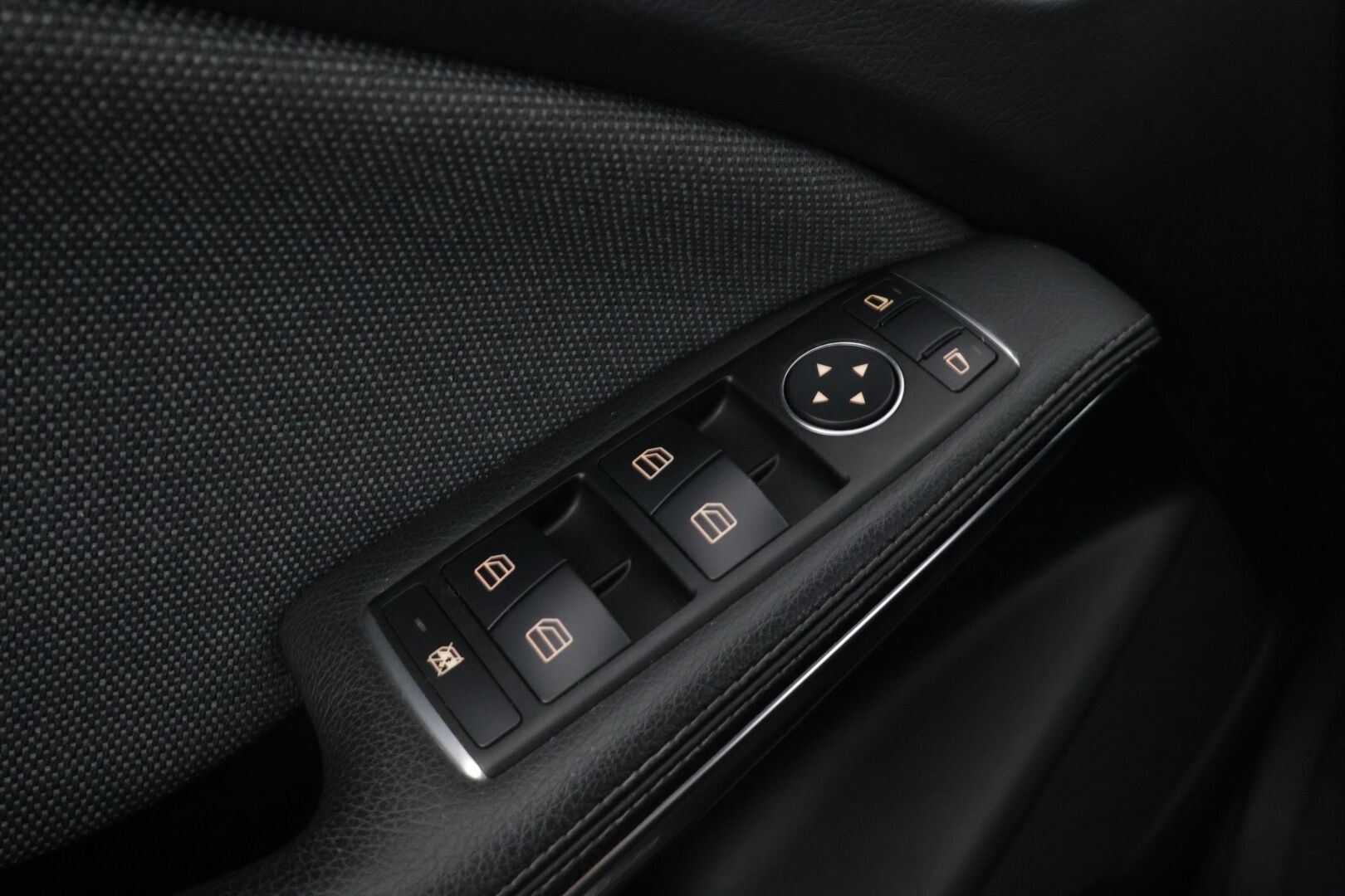 Mercedes-Benz GLA 2015 220 CDI 4Matic A Premium Business */ Suomi-auto / P.kamera / Koukku / Puolinahat / Lohkolämmitin / 2x renkaat /* - Suomi-auto / Ilmainen kotiintoimitus / 2x renkaat & vanteet 