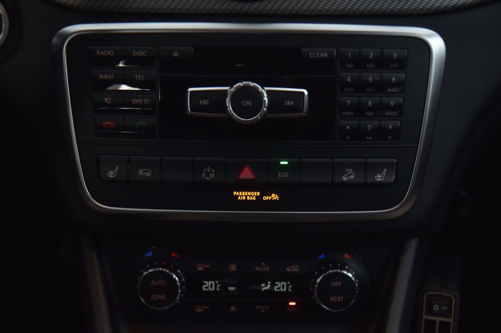 Mercedes-Benz GLA 2015 220 CDI 4Matic A Premium Business */ Suomi-auto / P.kamera / Koukku / Puolinahat / Lohkolämmitin / 2x renkaat /* - Suomi-auto / Ilmainen kotiintoimitus / 2x renkaat & vanteet - HULLU BLACKWEEK KORKOTARJOUS 2,49%