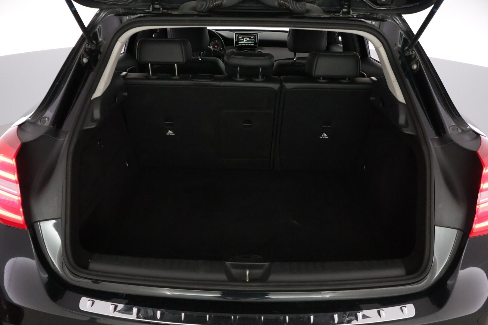 Mercedes-Benz GLA 2015 220 CDI 4Matic A Premium Business */ Suomi-auto / P.kamera / Koukku / Puolinahat / Lohkolämmitin / 2x renkaat /* - Suomi-auto / Ilmainen kotiintoimitus / 2x renkaat & vanteet - HULLUT BLACKWEEK JATKOT - KORKOTARJOUS 2,49%