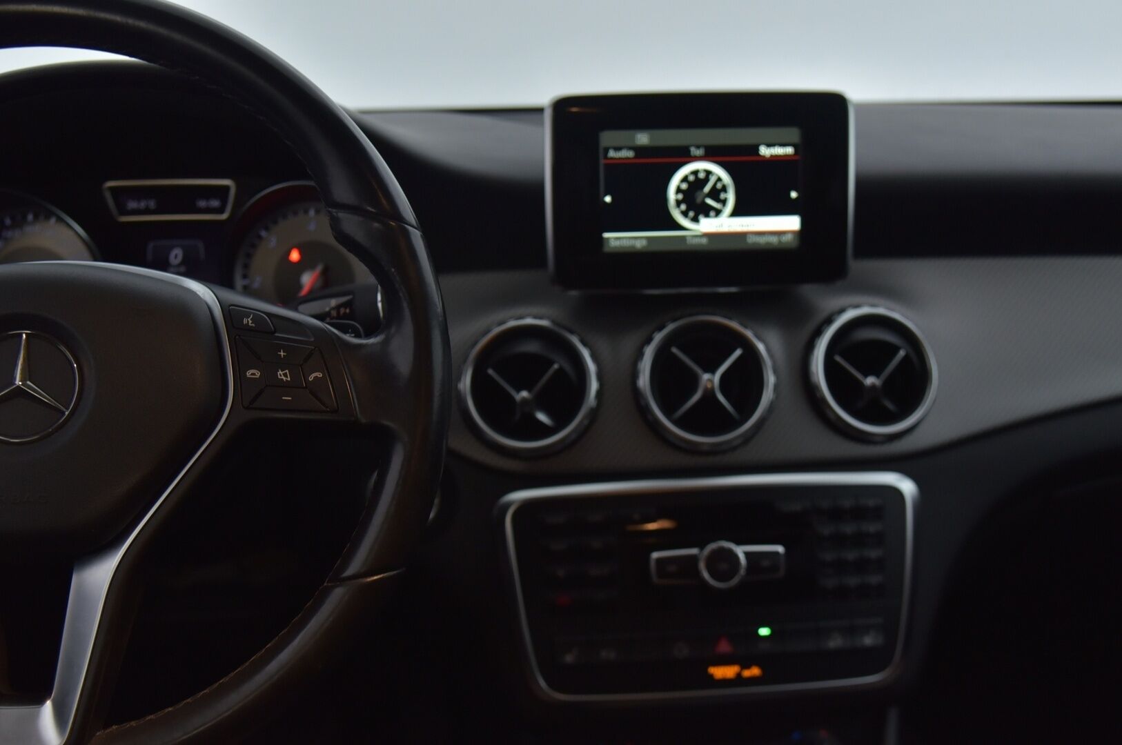 Mercedes-Benz GLA 2015 220 CDI 4Matic A Premium Business * P.kamera / P.koukku / Puolinahat / Lohkolämmitin * - * Suomi-auto / 2x Renkaat & vanteet *