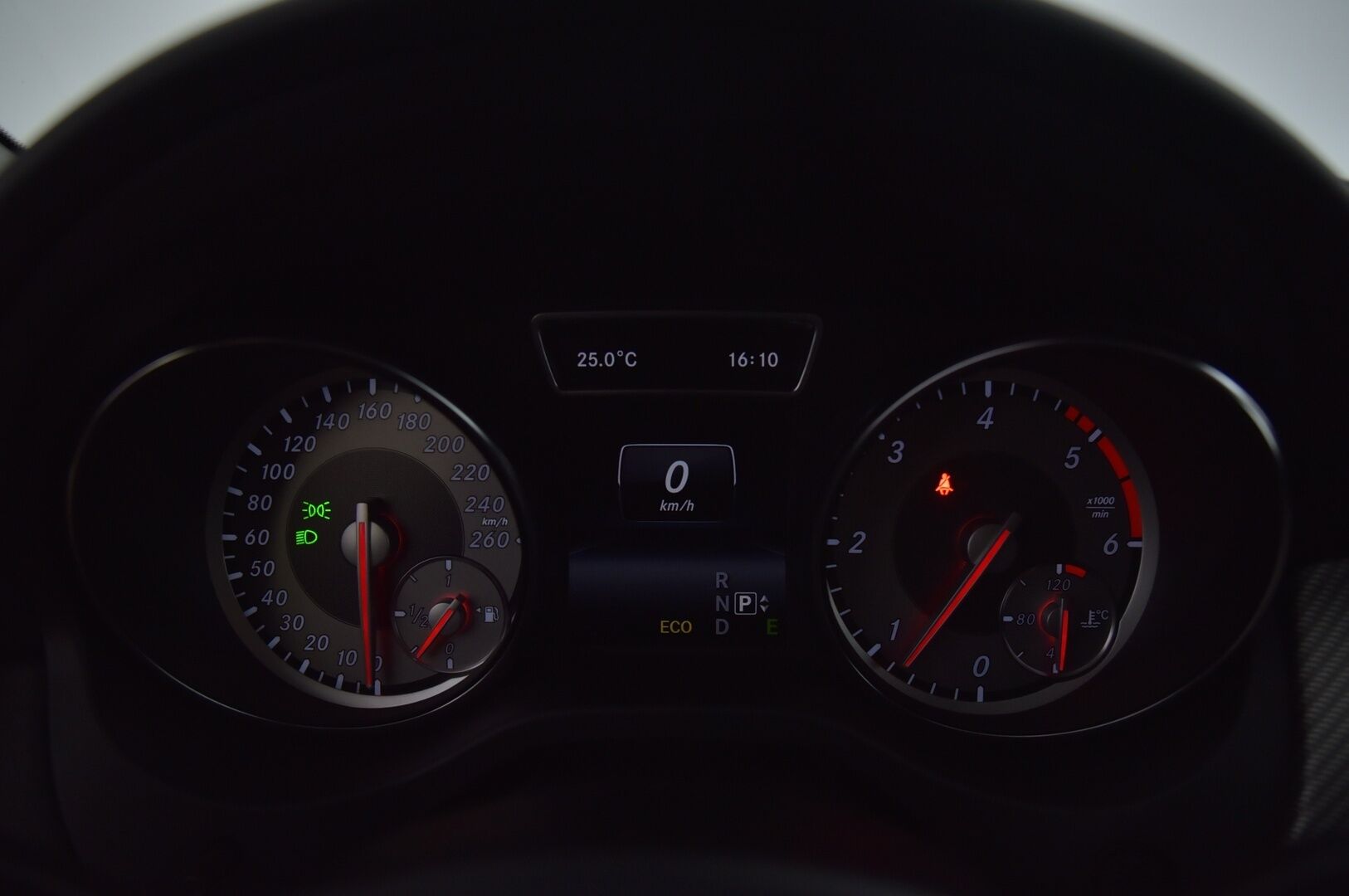 Mercedes-Benz GLA 2015 220 CDI 4Matic A Premium Business */ Suomi-auto / P.kamera / Koukku / Puolinahat / Lohkolämmitin / 2x renkaat /* - Suomi-auto / Ilmainen kotiintoimitus / 2x renkaat & vanteet - HULLU BLACKWEEK KORKOTARJOUS 2,49%