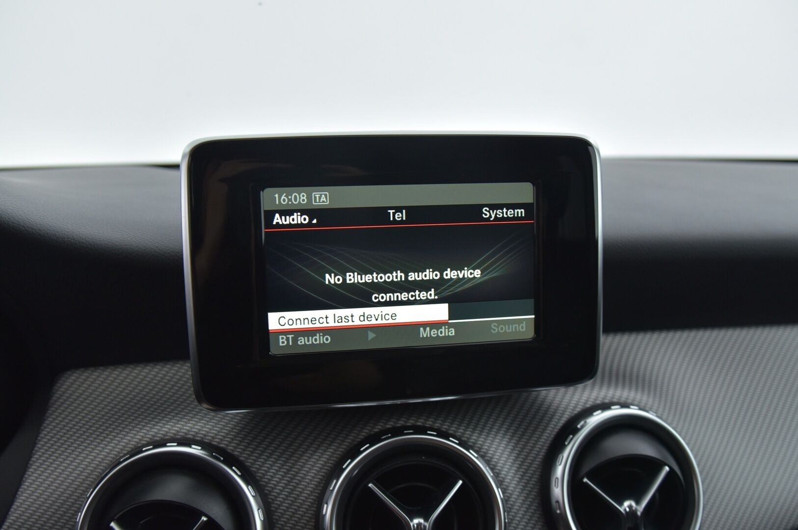 Mercedes-Benz GLA 2015 220 CDI 4Matic A Premium Business */ Suomi-auto / P.kamera / Koukku / Puolinahat / Lohkolämmitin / 2x renkaat /* - Suomi-auto / Ilmainen kotiintoimitus / 2x renkaat & vanteet - HULLU BLACKWEEK KORKOTARJOUS 2,49%