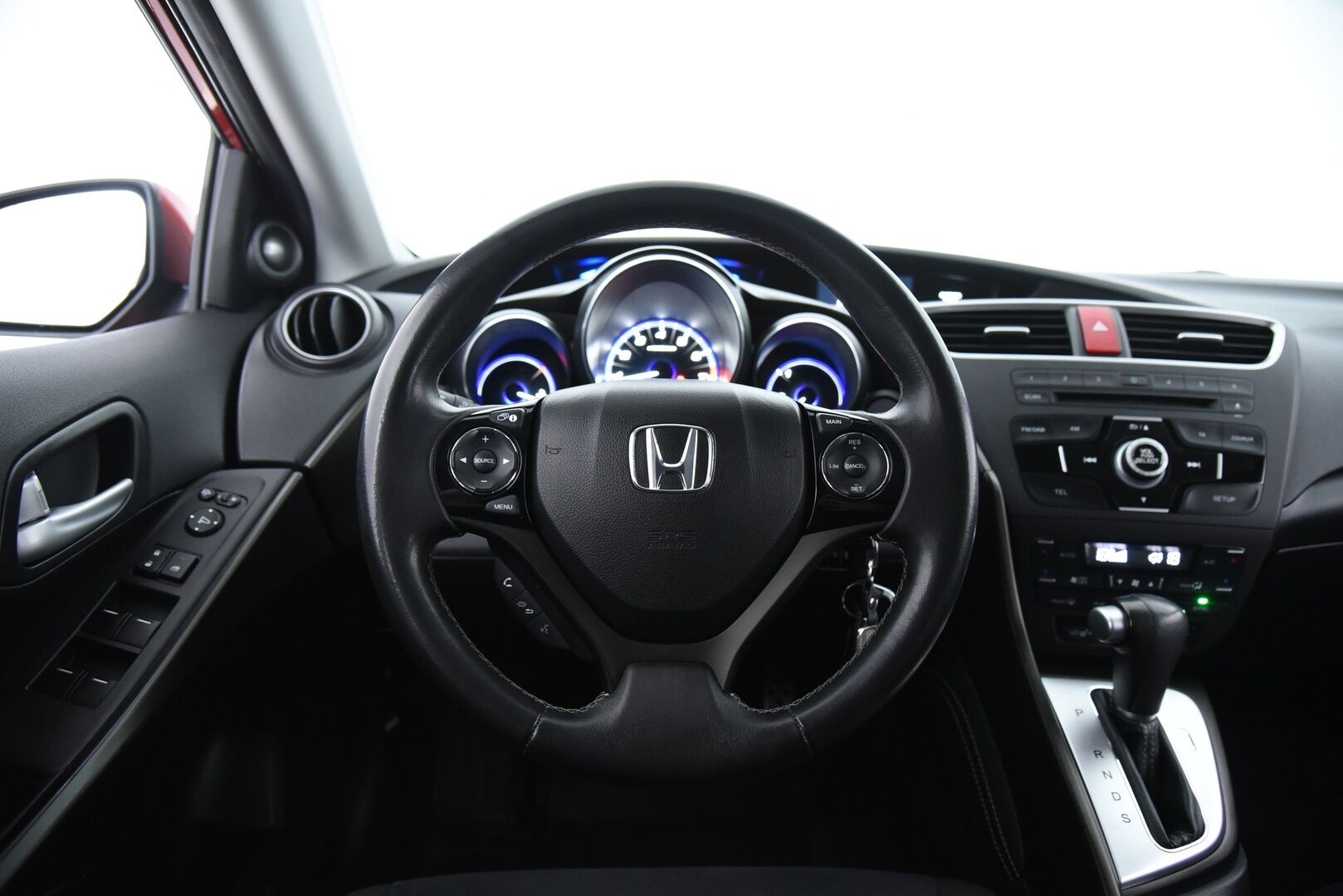 Honda Civic 2014 Tourer 1,8i Lifestyle Business AT HID / 2-om Suomi-auto / Vetokoukku / Vakkari / P-kamera / Lohkolämmitin - Täydellinen huoltokirja / 2x renkaat