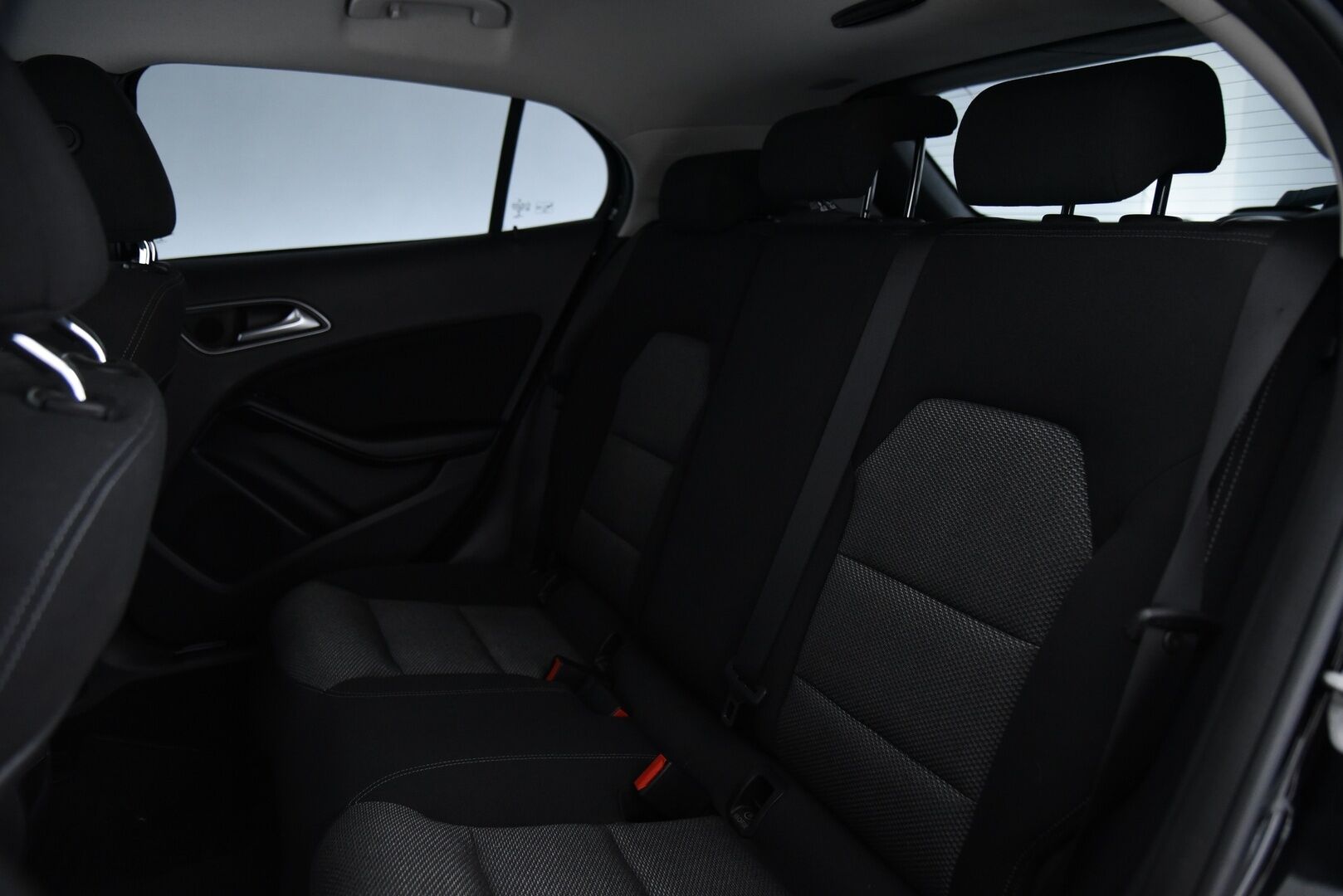 Mercedes-Benz GLA 2014 220 CDI 4Matic A / Vetokoukku / Suomi-Auto / Bi-Xenon / LED-Lisävalo / P-Tutkat - Lohko + sis. pistoke / Kahdet hyvät renkaat vanteilla!