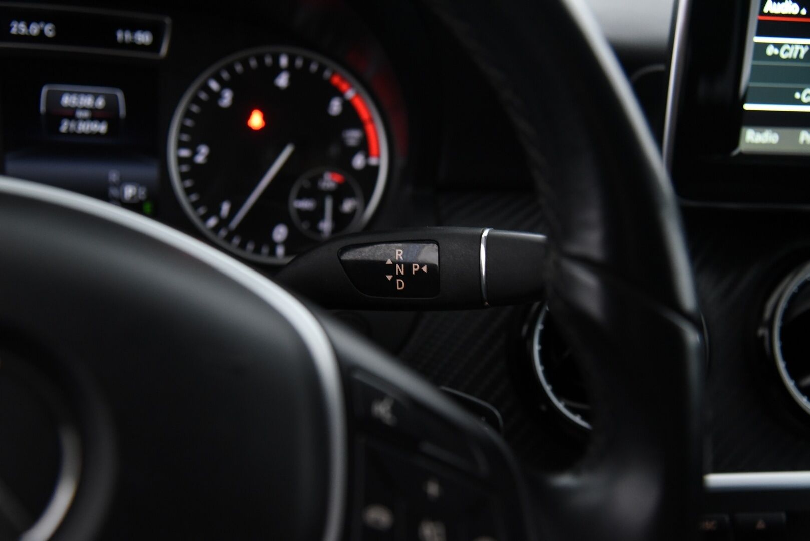 Mercedes-Benz GLA 2014 220 CDI 4Matic A / Vetokoukku / Suomi-Auto / Bi-Xenon / LED-Lisävalo / P-Tutkat - Juuri huollettu! / Kahdet hyvät renkaat vanteilla!