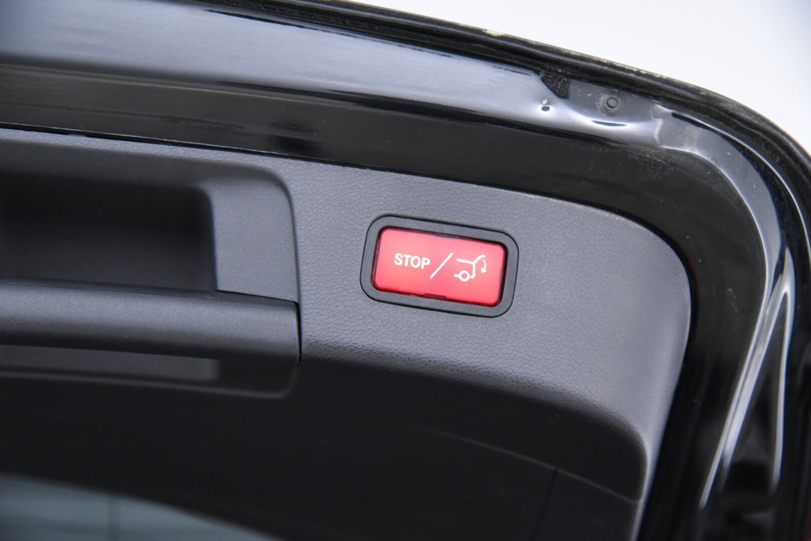 Mercedes-Benz GLA 2014 220 CDI 4Matic A / Vetokoukku / Suomi-Auto / Bi-Xenon / LED-Lisävalo / P-Tutkat - Juuri huollettu! / Kahdet hyvät renkaat vanteilla!