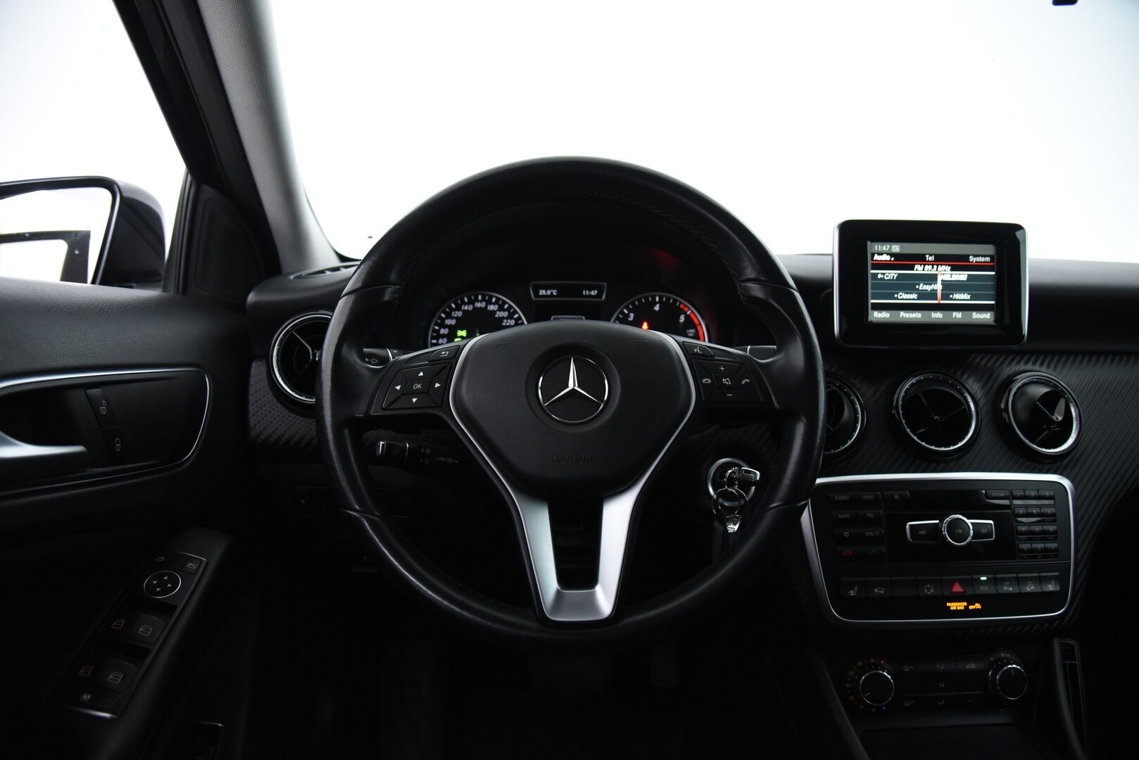 Mercedes-Benz GLA 2014 220 CDI 4Matic A / Vetokoukku / Suomi-Auto / Bi-Xenon / LED-Lisävalo / P-Tutkat - Lohko + sis. pistoke / Kahdet hyvät renkaat vanteilla!
