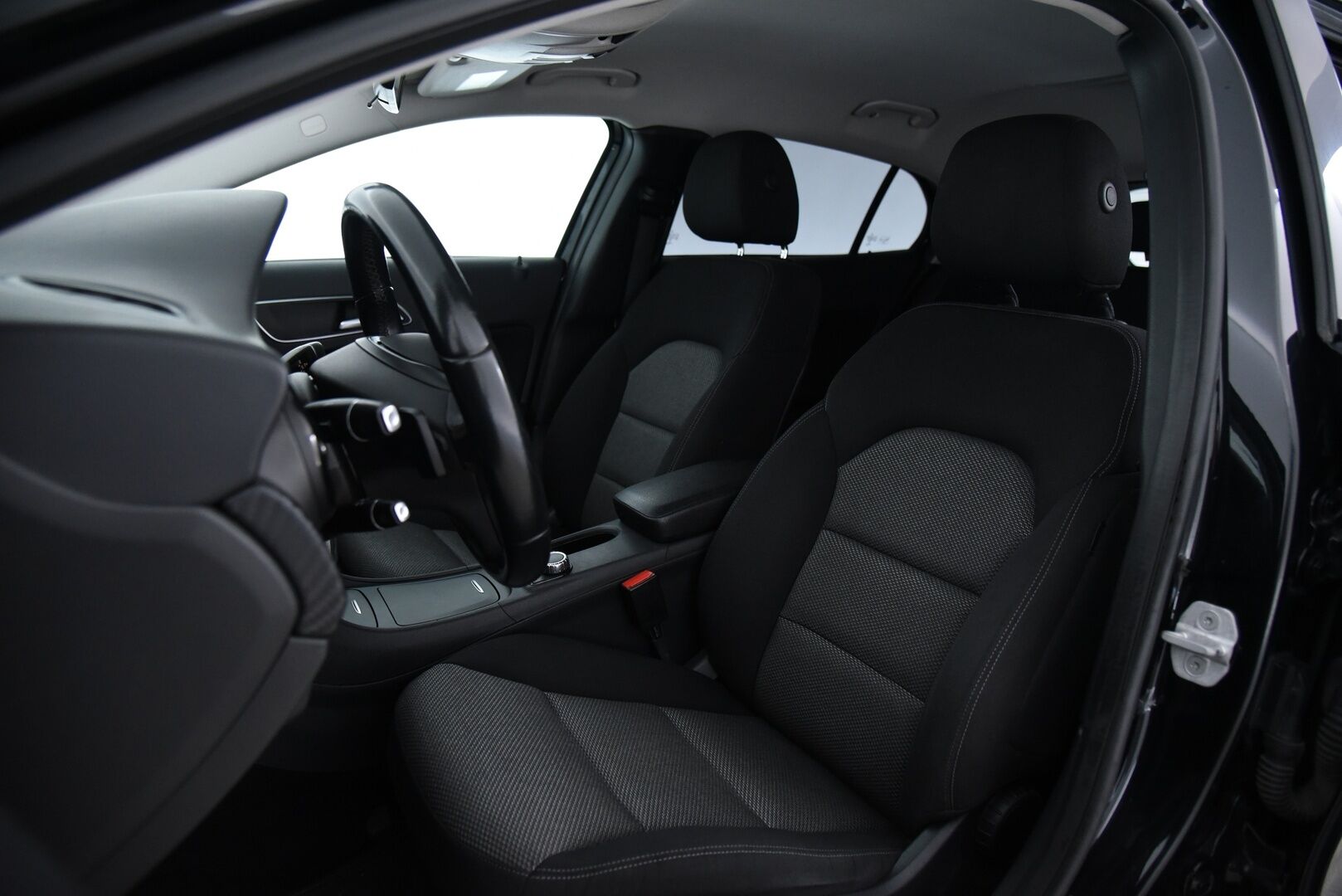 Mercedes-Benz GLA 2014 220 CDI 4Matic A / Vetokoukku / Suomi-Auto / Bi-Xenon / LED-Lisävalo / P-Tutkat - Juuri huollettu! / Kahdet hyvät renkaat vanteilla!