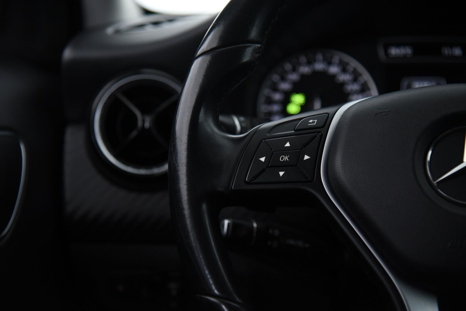 Mercedes-Benz GLA 2014 220 CDI 4Matic A / Vetokoukku / Suomi-Auto / Bi-Xenon / LED-Lisävalo / P-Tutkat - Juuri huollettu! / Kahdet hyvät renkaat vanteilla!