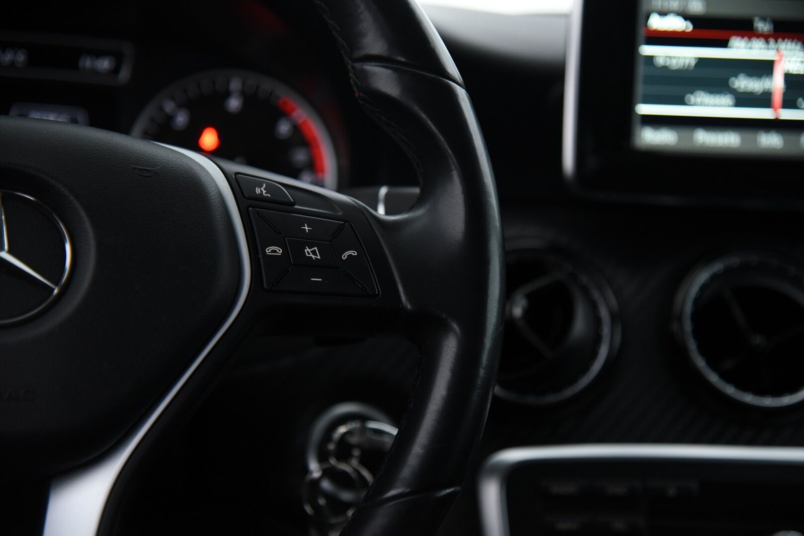 Mercedes-Benz GLA 2014 220 CDI 4Matic A / Vetokoukku / Suomi-Auto / Bi-Xenon / LED-Lisävalo / P-Tutkat - Juuri huollettu! / Kahdet hyvät renkaat vanteilla!