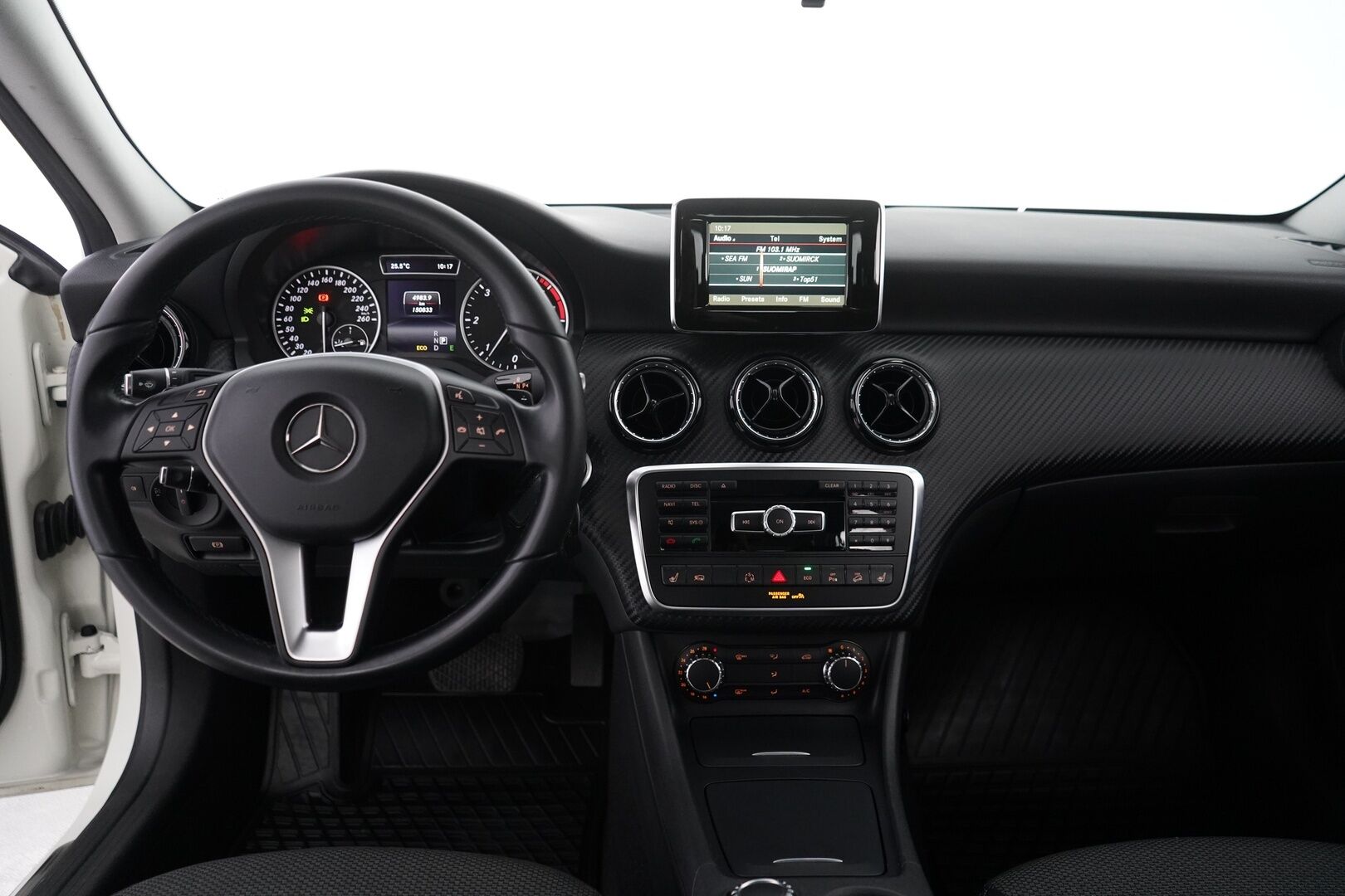 Mercedes-Benz GLA 2015 220 CDI 4Matic A  Premium Business * Koukku / Lohkoläm. / Vakkari / Bi-Xenon / Tutkat* - Suomi-Auto / Kahdet renkaat alumiinivantein!