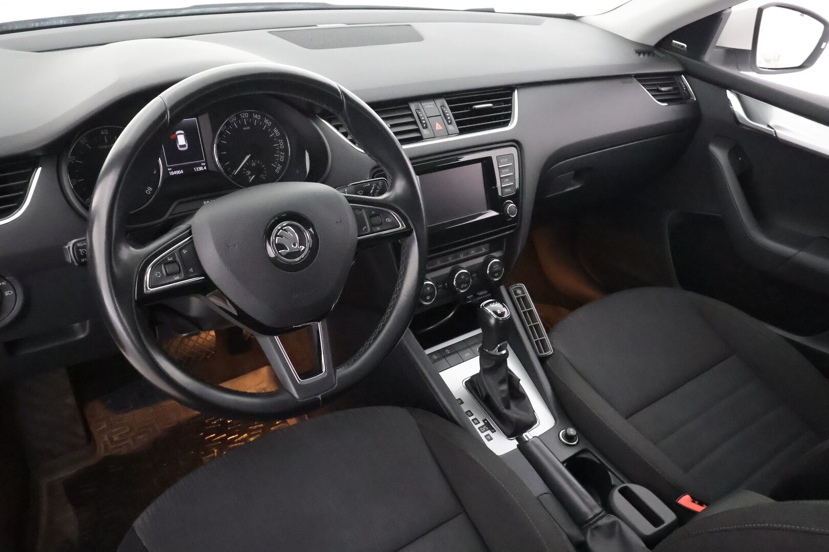 Skoda Octavia 2014 Combi 1,8 TSI 4x4 Elegance DSG Autom. - | Koukku | Canton | Keyless | Sisätilanlämmitin | Vakkari | Xenon | P.Tutkat | Bluetooth | Kahdet renkaat | Suomi-auto |