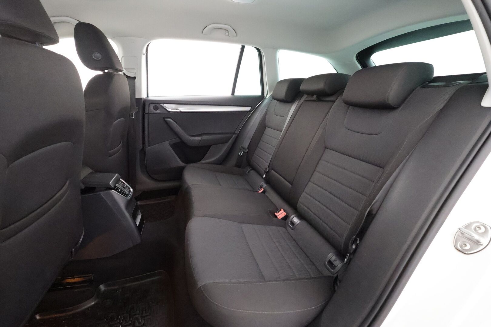 Skoda Octavia 2014 Combi 1,8 TSI 4x4 Elegance DSG Autom. - | Koukku | Canton | Keyless | Sisätilanlämmitin | Vakkari | Xenon | P.Tutkat | Bluetooth | Kahdet renkaat | Suomi-auto |