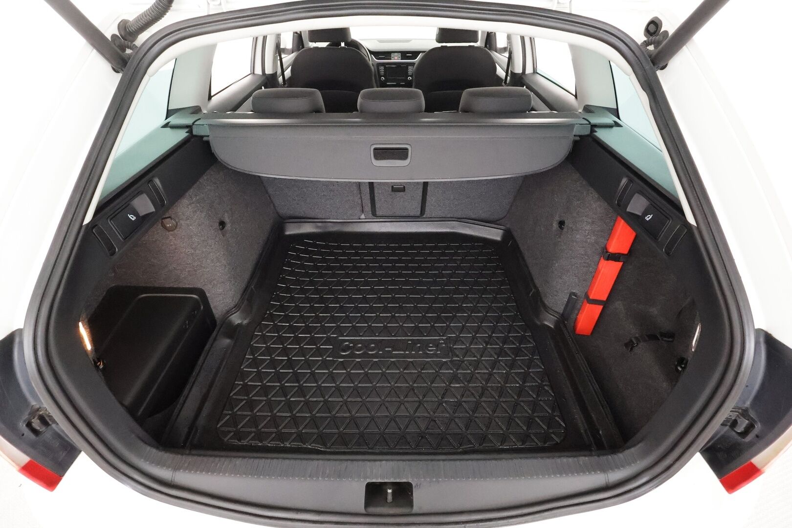 Skoda Octavia 2014 Combi 1,8 TSI 4x4 Elegance DSG Autom. - | Koukku | Canton | Keyless | Sisätilanlämmitin | Vakkari | Xenon | P.Tutkat | Bluetooth | Kahdet renkaat | Suomi-auto |