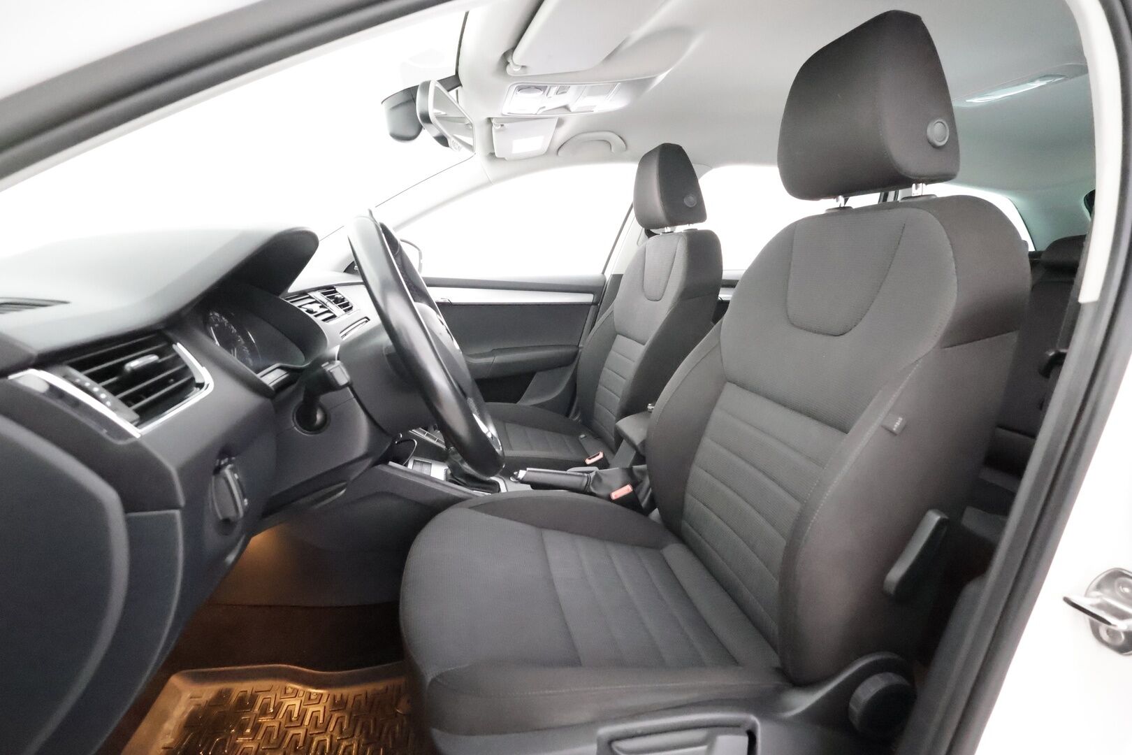 Skoda Octavia 2014 Combi 1,8 TSI 4x4 Elegance DSG Autom. - | Koukku | Canton | Keyless | Sisätilanlämmitin | Vakkari | Xenon | P.Tutkat | Bluetooth | Kahdet renkaat | Suomi-auto |