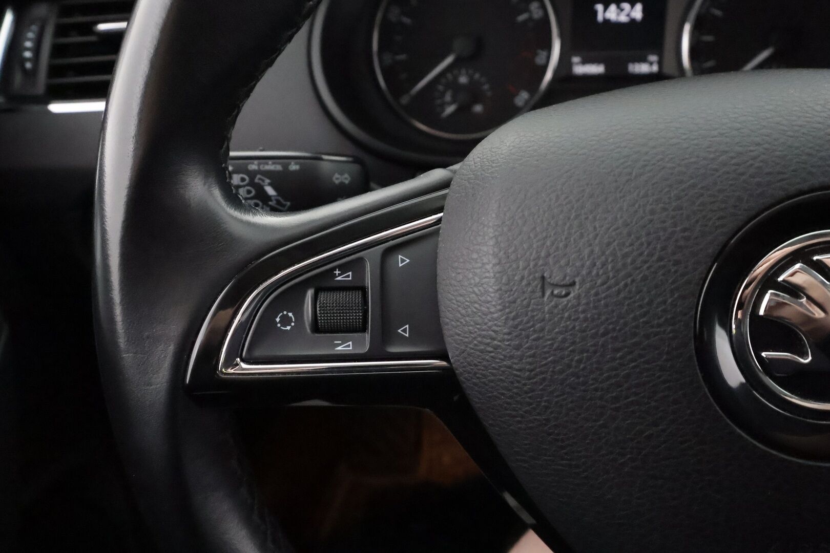 Skoda Octavia 2014 Combi 1,8 TSI 4x4 Elegance DSG Autom. - | Koukku | Canton | Keyless | Sisätilanlämmitin | Vakkari | Xenon | P.Tutkat | Bluetooth | Kahdet renkaat | Suomi-auto |