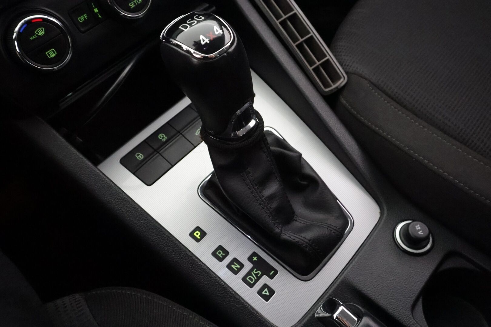 Skoda Octavia 2014 Combi 1,8 TSI 4x4 Elegance DSG Autom. - | Koukku | Canton | Keyless | Sisätilanlämmitin | Vakkari | Xenon | P.Tutkat | Bluetooth | Kahdet renkaat | Suomi-auto |