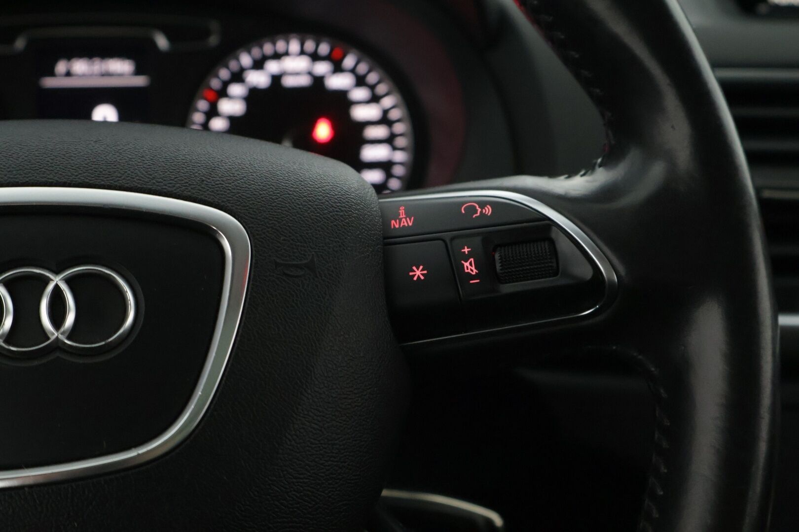 Audi Q3 2014 Business II 2,0 TDI 103 kW quattro S tronic ** Webasto / Panorama / Vakkari / Tarkemmat varusteet tulossa!* - *2x Renkaat / Suomi-auto / Juuri huollettu!* - HULLUT AVAJAISHULINAT KORKOTARJOUS 3,29 %