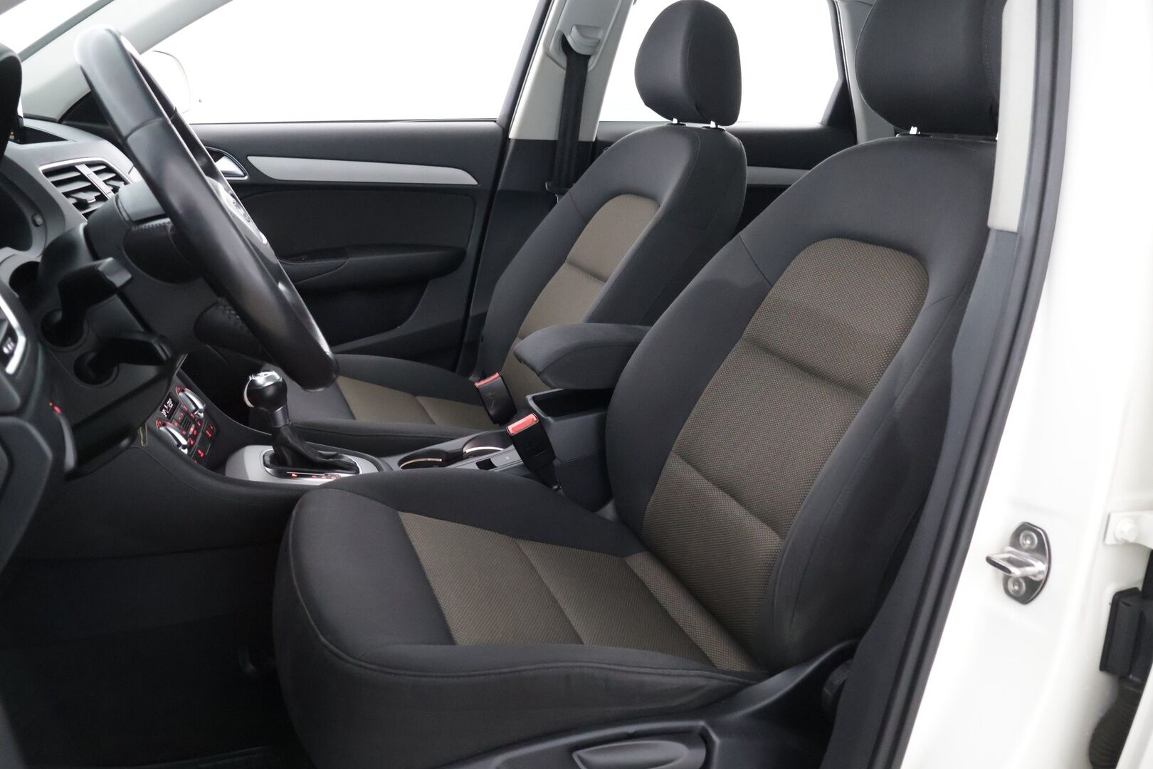 Audi Q3 2014 Business II 2,0 TDI 103 kW quattro S tronic ** Webasto / Panorama / Vakkari / Tarkemmat varusteet tulossa!* - *2x Renkaat / Suomi-auto / Juuri huollettu!* - HULLUT AVAJAISHULINAT KORKOTARJOUS 3,29 %