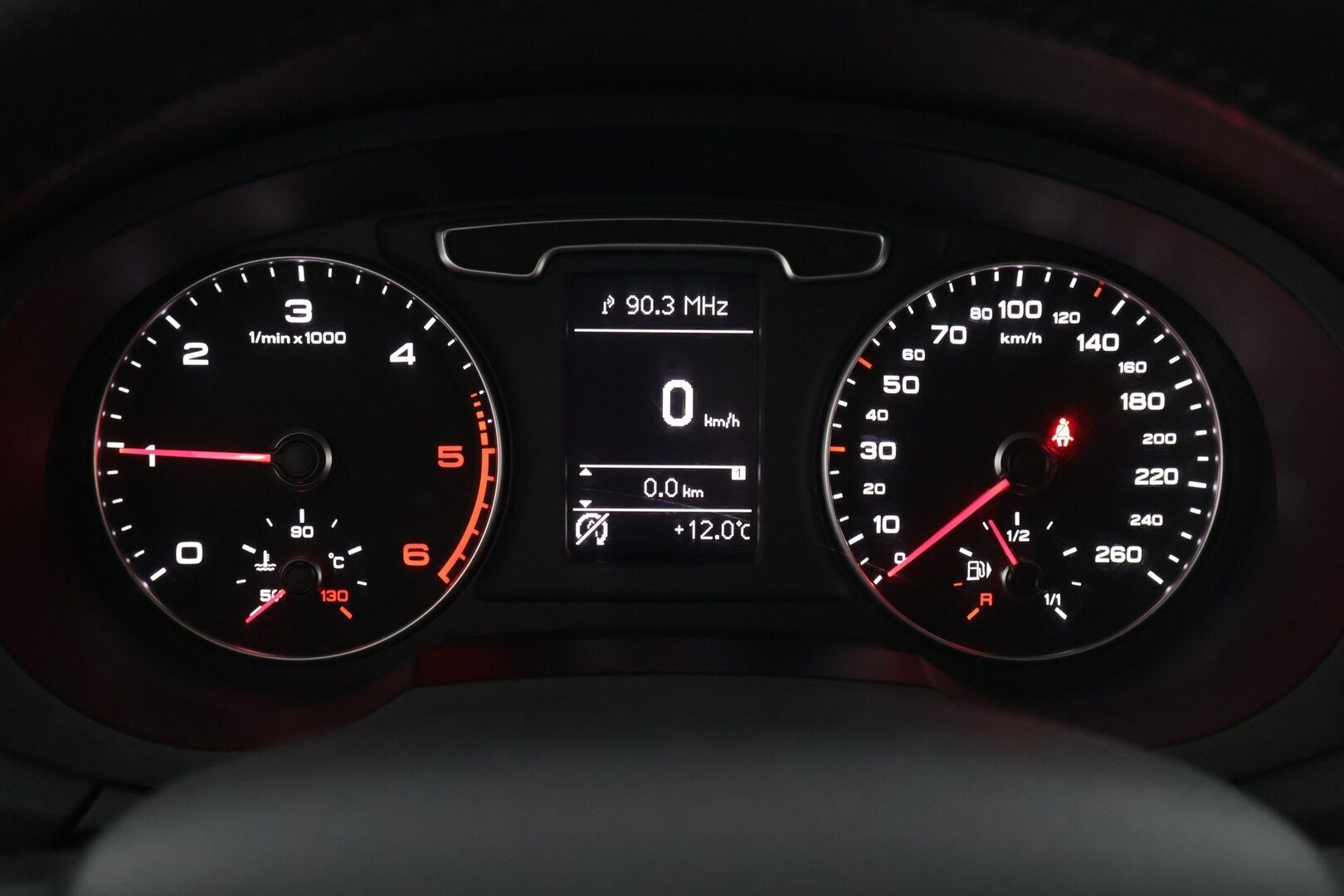 Audi Q3 2014 Business II 2,0 TDI 103 kW quattro S tronic Myydään Huutokaupat.com - Myydään Huutokaupat.com | Panorama | Webasto | Vakkari | Suomi-auto | Juuri huollettu | 2x Renkaat
