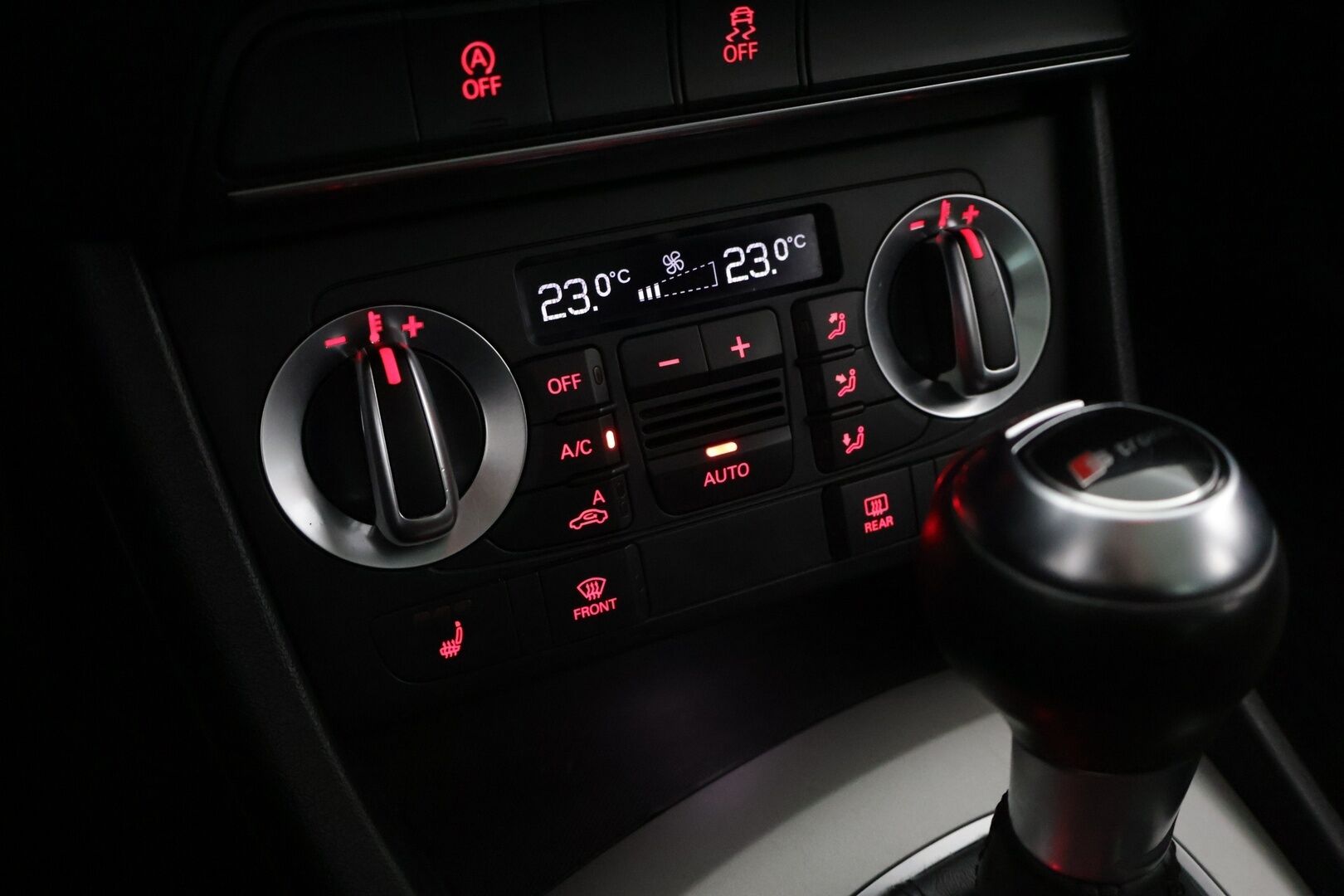 Audi Q3 2014 Business II 2,0 TDI 103 kW quattro S tronic ** Webasto / Panorama / Vakkari / Tarkemmat varusteet tulossa!* - *2x Renkaat / Suomi-auto / Juuri huollettu!* - HULLUT AVAJAISHULINAT KORKOTARJOUS 3,29 %