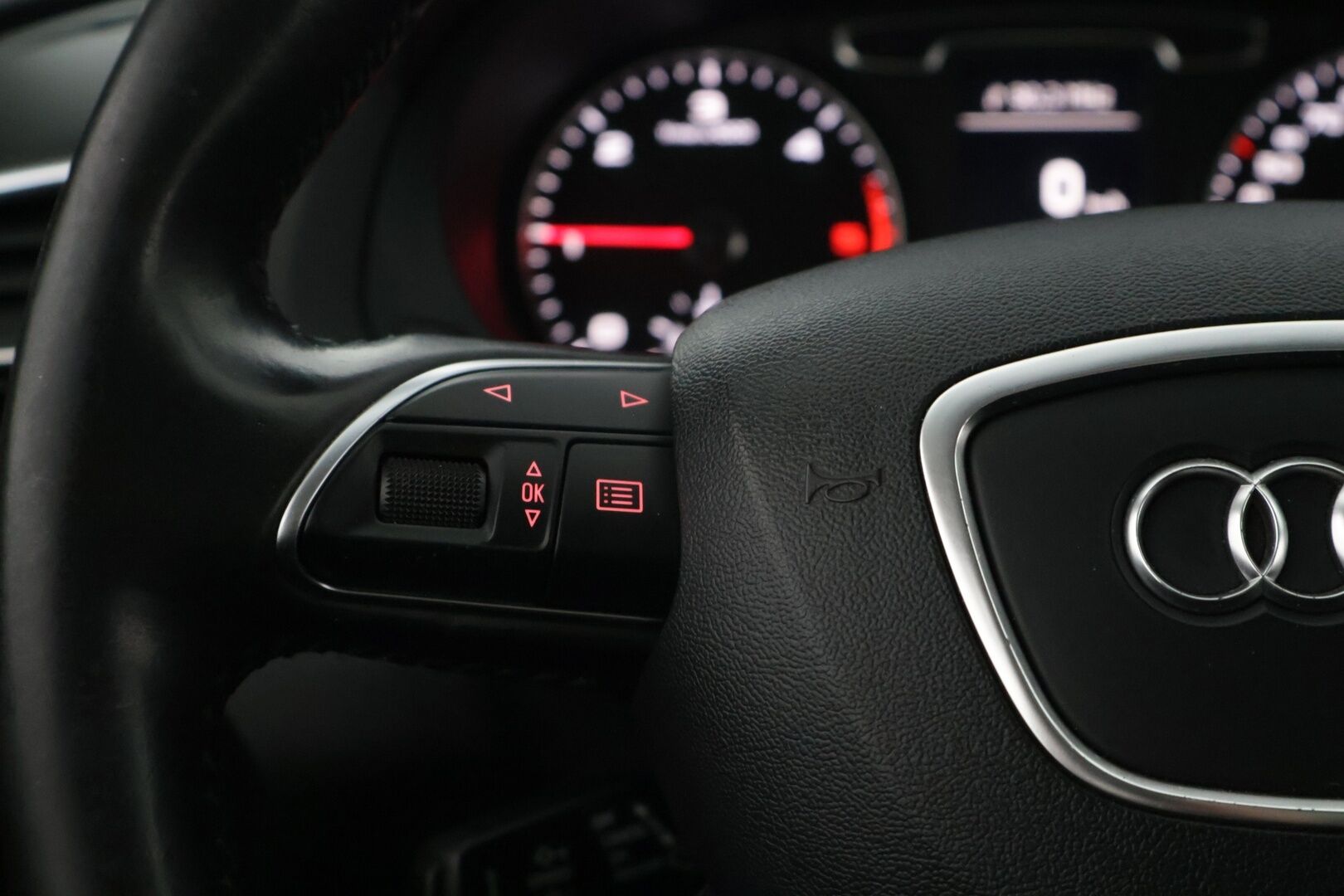 Audi Q3 2014 Business II 2,0 TDI 103 kW quattro S tronic ** Webasto / Panorama / Vakkari / Tarkemmat varusteet tulossa!* - *2x Renkaat / Suomi-auto / Juuri huollettu!* - HULLUT AVAJAISHULINAT KORKOTARJOUS 3,29 %