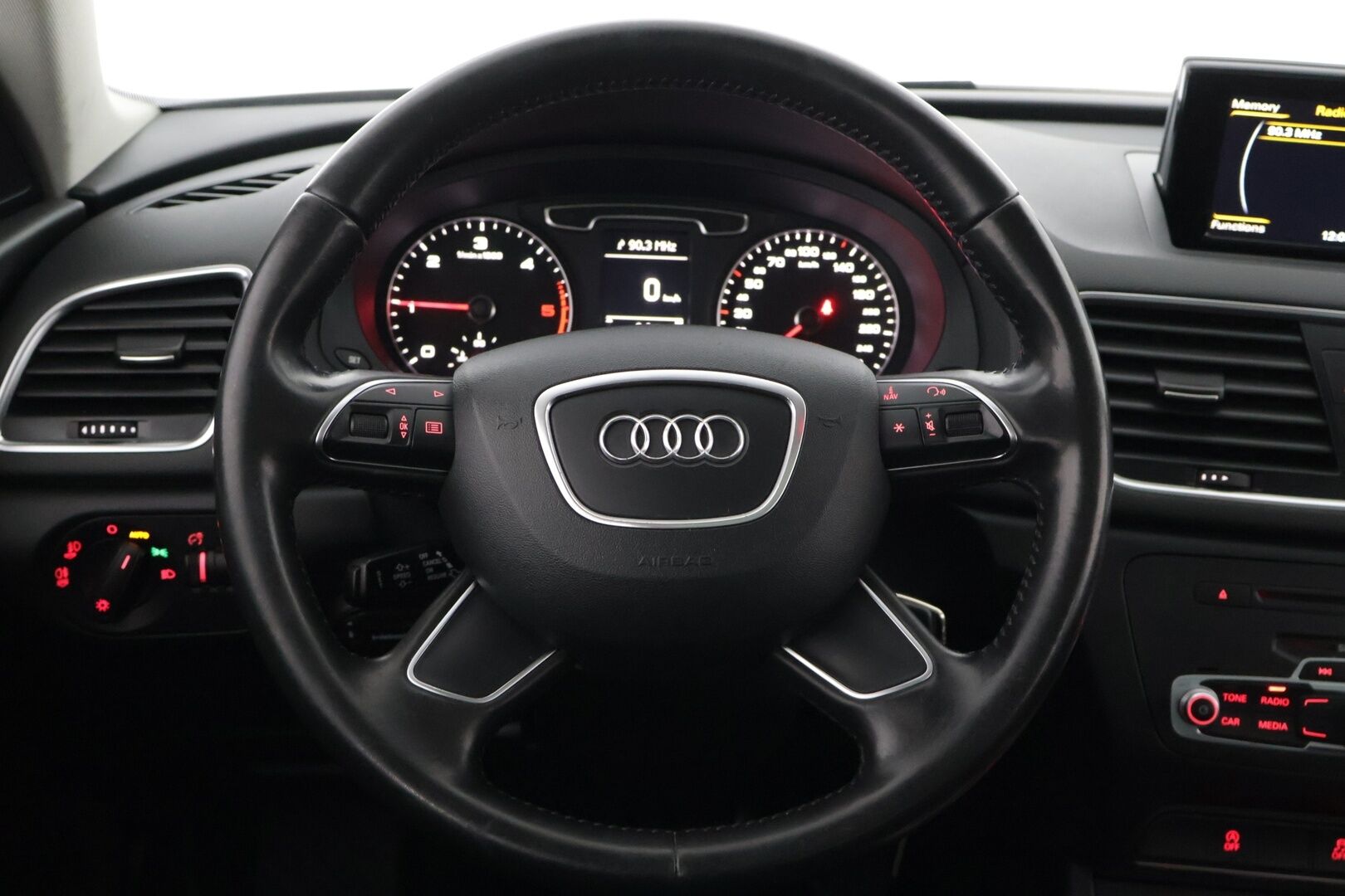 Audi Q3 2014 Business II 2,0 TDI 103 kW quattro S tronic ** Webasto / Panorama / Vakkari / Tarkemmat varusteet tulossa!* - *2x Renkaat / Suomi-auto / Juuri huollettu!* - HULLUT AVAJAISHULINAT KORKOTARJOUS 3,29 %