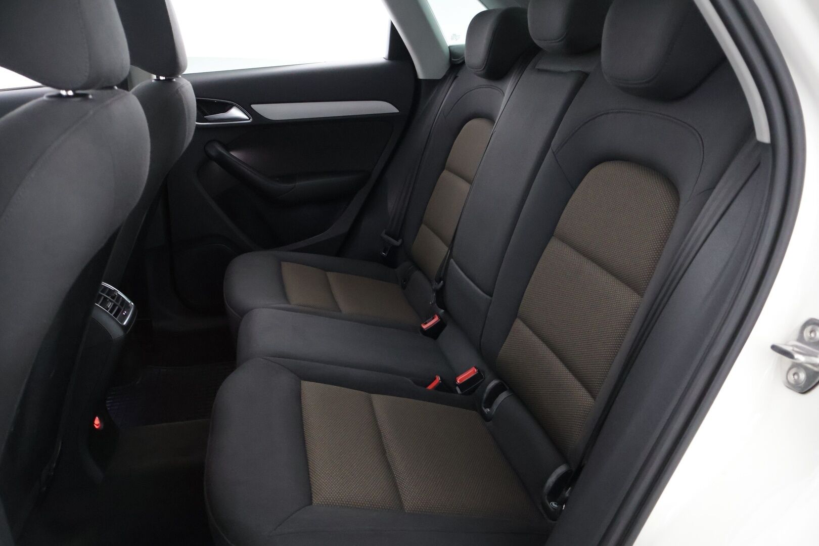 Audi Q3 2014 Business II 2,0 TDI 103 kW quattro S tronic ** Webasto / Panorama / Vakkari / Tarkemmat varusteet tulossa!* - *2x Renkaat / Suomi-auto / Juuri huollettu!* - HULLUT AVAJAISHULINAT KORKOTARJOUS 3,29 %