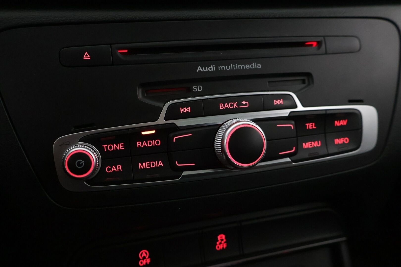 Audi Q3 2014 Business II 2,0 TDI 103 kW quattro S tronic Myydään Huutokaupat.com - Myydään Huutokaupat.com | Panorama | Webasto | Vakkari | Suomi-auto | Juuri huollettu | 2x Renkaat