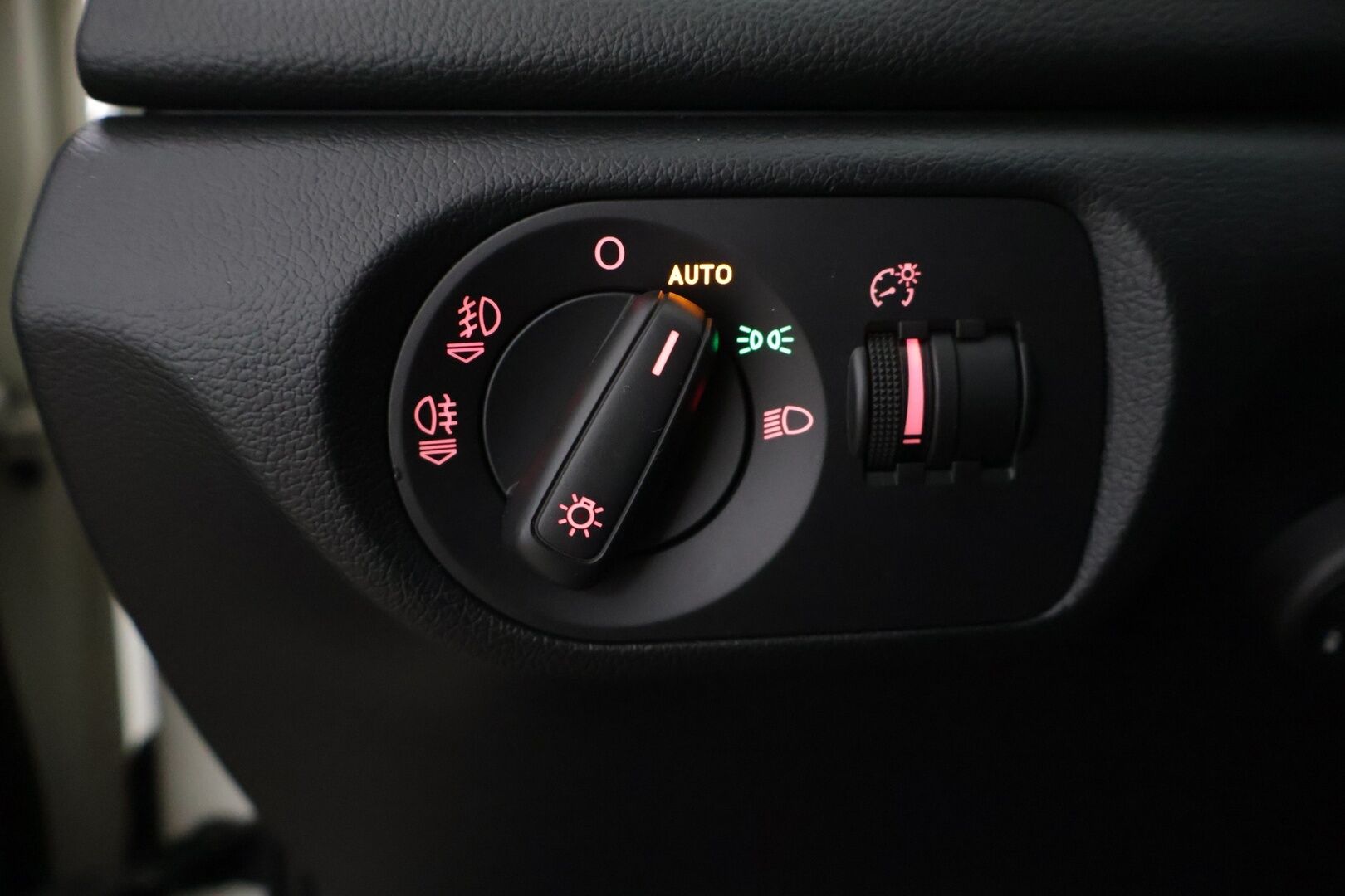 Audi Q3 2014 Business II 2,0 TDI 103 kW quattro S tronic ** Webasto / Panorama / Vakkari / Tarkemmat varusteet tulossa!* - *2x Renkaat / Suomi-auto / Juuri huollettu!* - HULLUT AVAJAISHULINAT KORKOTARJOUS 3,29 %