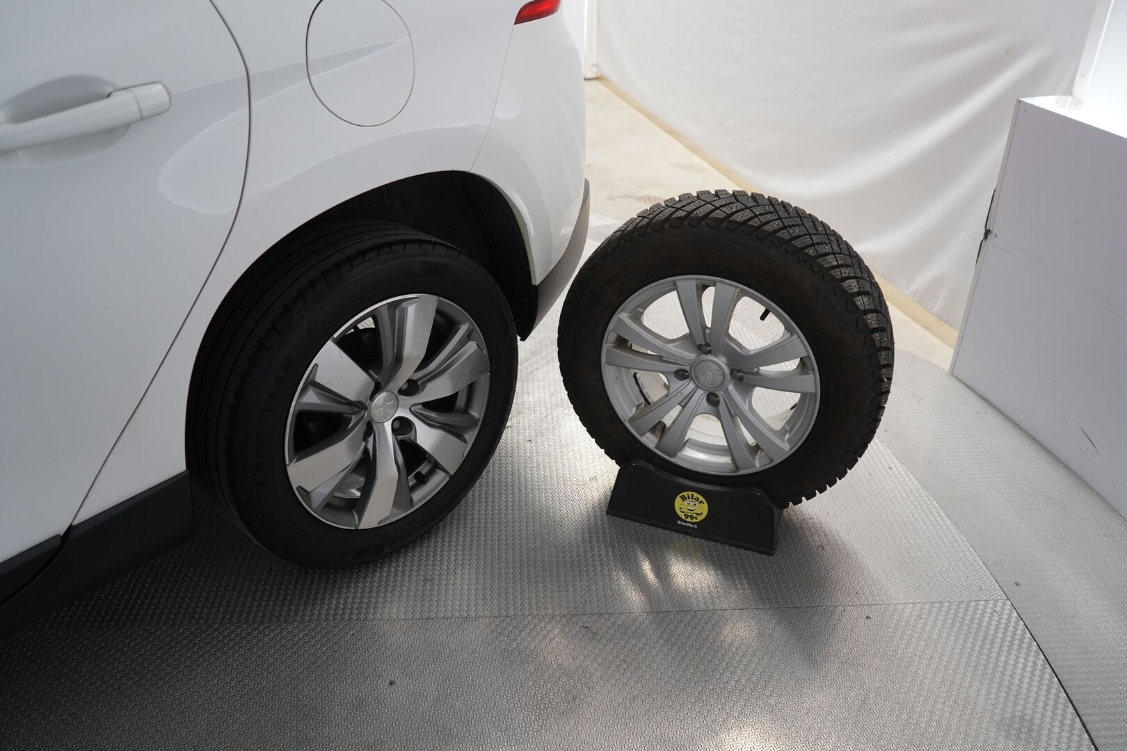 Peugeot 2008 2014 Active e-HDi 92 FAP - Suomi- auto | Hyvin huollettu | Lohko + Sisäpistoke | Vakkari | Bluetooth | Kahdet renkaat aluvantein 