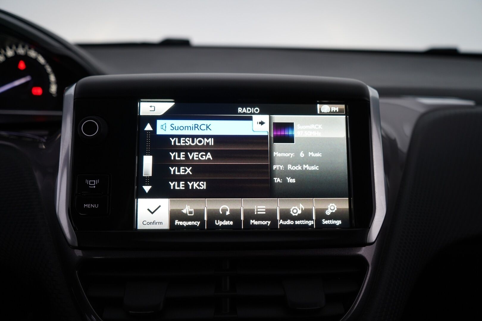 Peugeot 2008 2014 Active e-HDi 92 FAP - Suomi- auto | Hyvin huollettu | Lohko + Sisäpistoke | Vakkari | Bluetooth | Kahdet renkaat aluvantein 