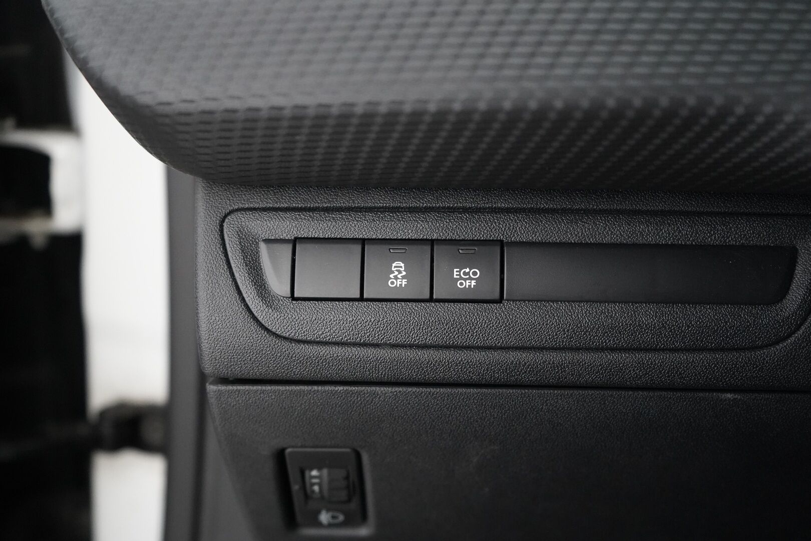 Peugeot 2008 2014 Active e-HDi 92 FAP - Suomi- auto | Hyvin huollettu | Lohko + Sisäpistoke | Vakkari | Bluetooth | Kahdet renkaat aluvantein 