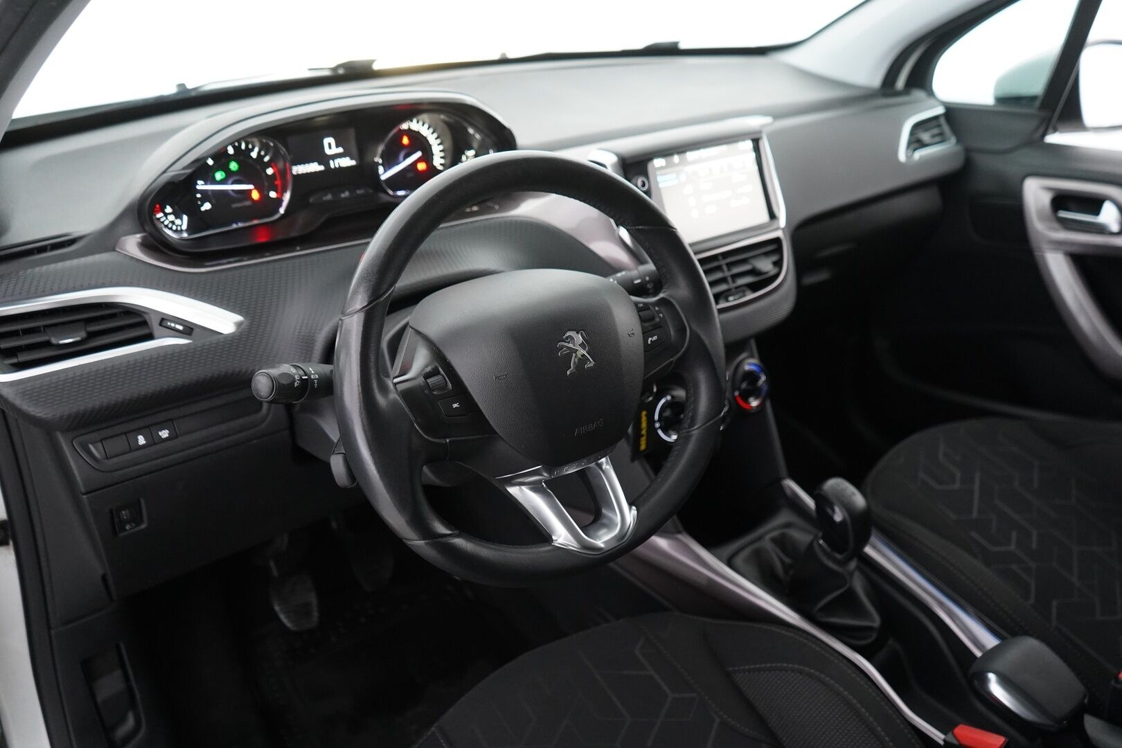 Peugeot 2008 2014 Active e-HDi 92 FAP - Suomi- auto | Hyvin huollettu | Lohko + Sisäpistoke | Vakkari | Bluetooth | Kahdet renkaat aluvantein 