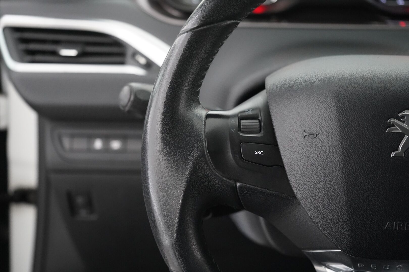 Peugeot 2008 2014 Active e-HDi 92 FAP - Suomi- auto | Hyvin huollettu | Lohko + Sisäpistoke | Vakkari | Bluetooth | Kahdet renkaat aluvantein 