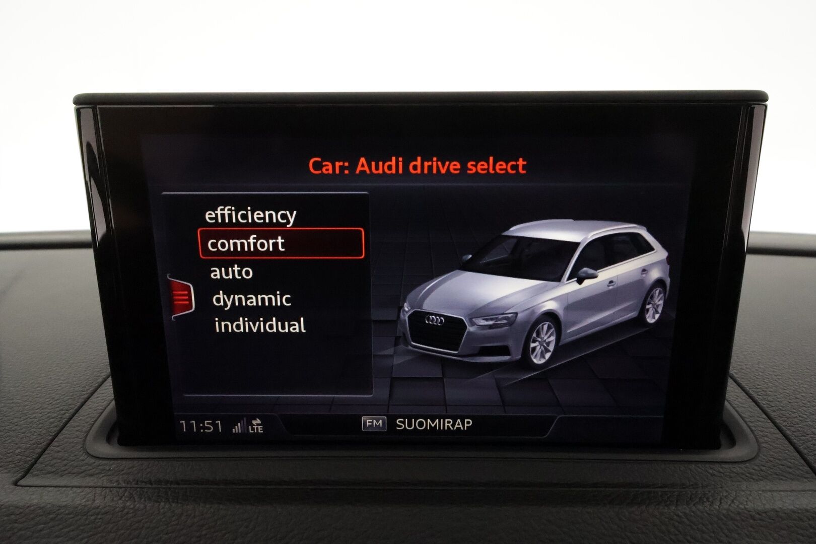 Audi S3 2017 Sportback 2,0 TFSI 228 kW quattro S tronic *Digimittaristo / Bang&Olufsen / Kattoluukku / Matrix / Sporttinahat* - 3,99 % KORKOTARJOUS TÄHÄN AUTOON - Huippuvarusteet! / P-Kamera / Navi