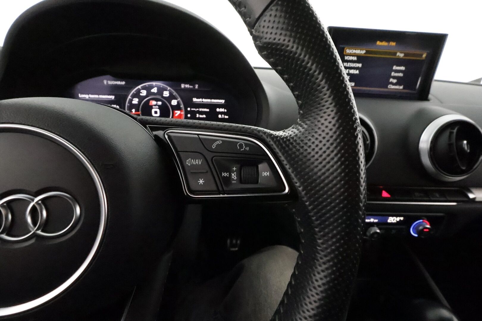 Audi S3 2017 Sportback 2,0 TFSI 228 kW quattro S tronic *Digimittaristo / Bang&Olufsen / Kattoluukku / Matrix / Sporttinahat* - 3,99 % KORKOTARJOUS TÄHÄN AUTOON - Huippuvarusteet! / P-Kamera / Navi