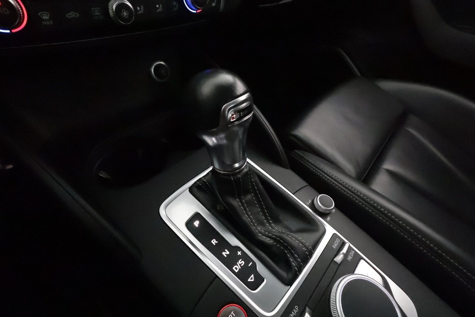Audi S3 2017 Sportback 2,0 TFSI 228 kW quattro S tronic *Digimittaristo / Bang&Olufsen / Kattoluukku / Matrix / Sporttinahat* - 3,99 % KORKOTARJOUS TÄHÄN AUTOON - Huippuvarusteet! / P-Kamera / Navi