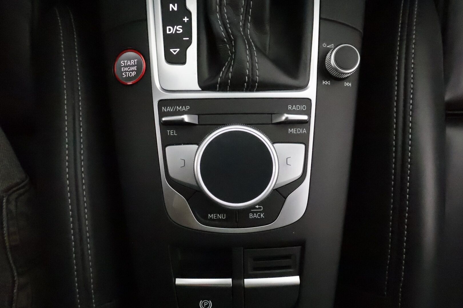 Audi S3 2017 Sportback 2,0 TFSI 228 kW quattro S tronic *Digimittaristo / Bang&Olufsen / Kattoluukku / Matrix / Sporttinahat* - 3,99 % KORKOTARJOUS TÄHÄN AUTOON - Huippuvarusteet! / P-Kamera / Navi