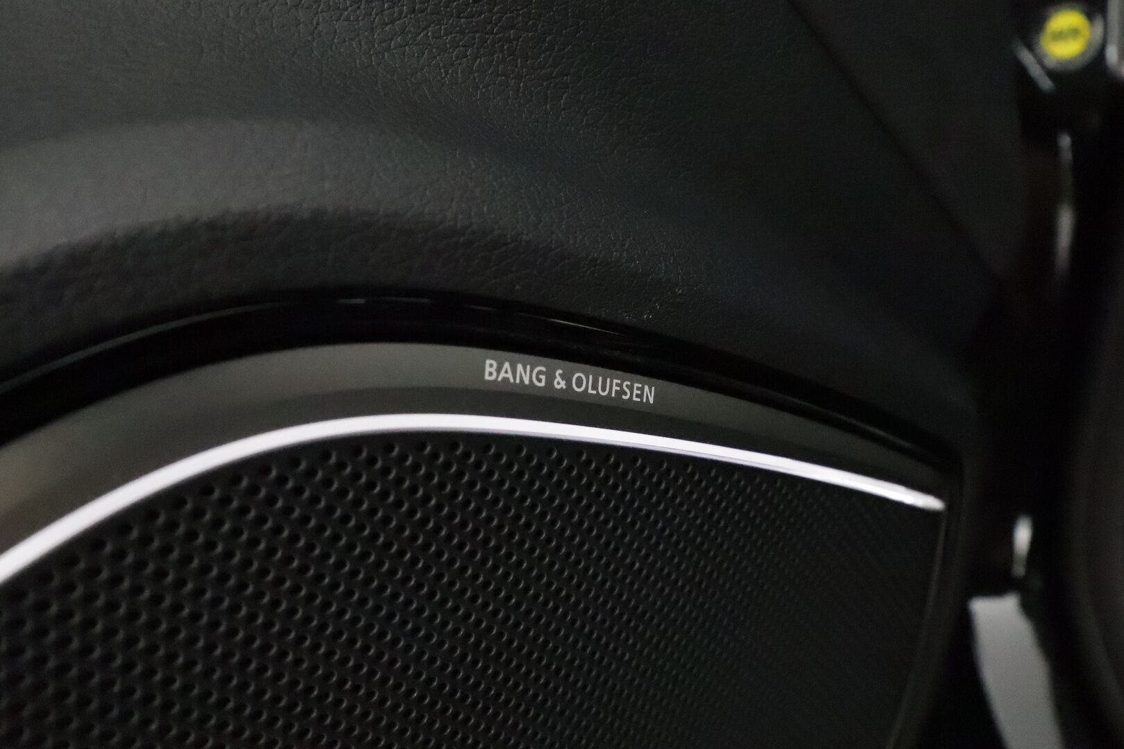 Audi S3 2017 Sportback 2,0 TFSI 228 kW quattro S tronic *Digimittaristo / Bang&Olufsen / Kattoluukku / Matrix / Sporttinahat* - 3,99 % KORKOTARJOUS TÄHÄN AUTOON - Huippuvarusteet! / P-Kamera / Navi